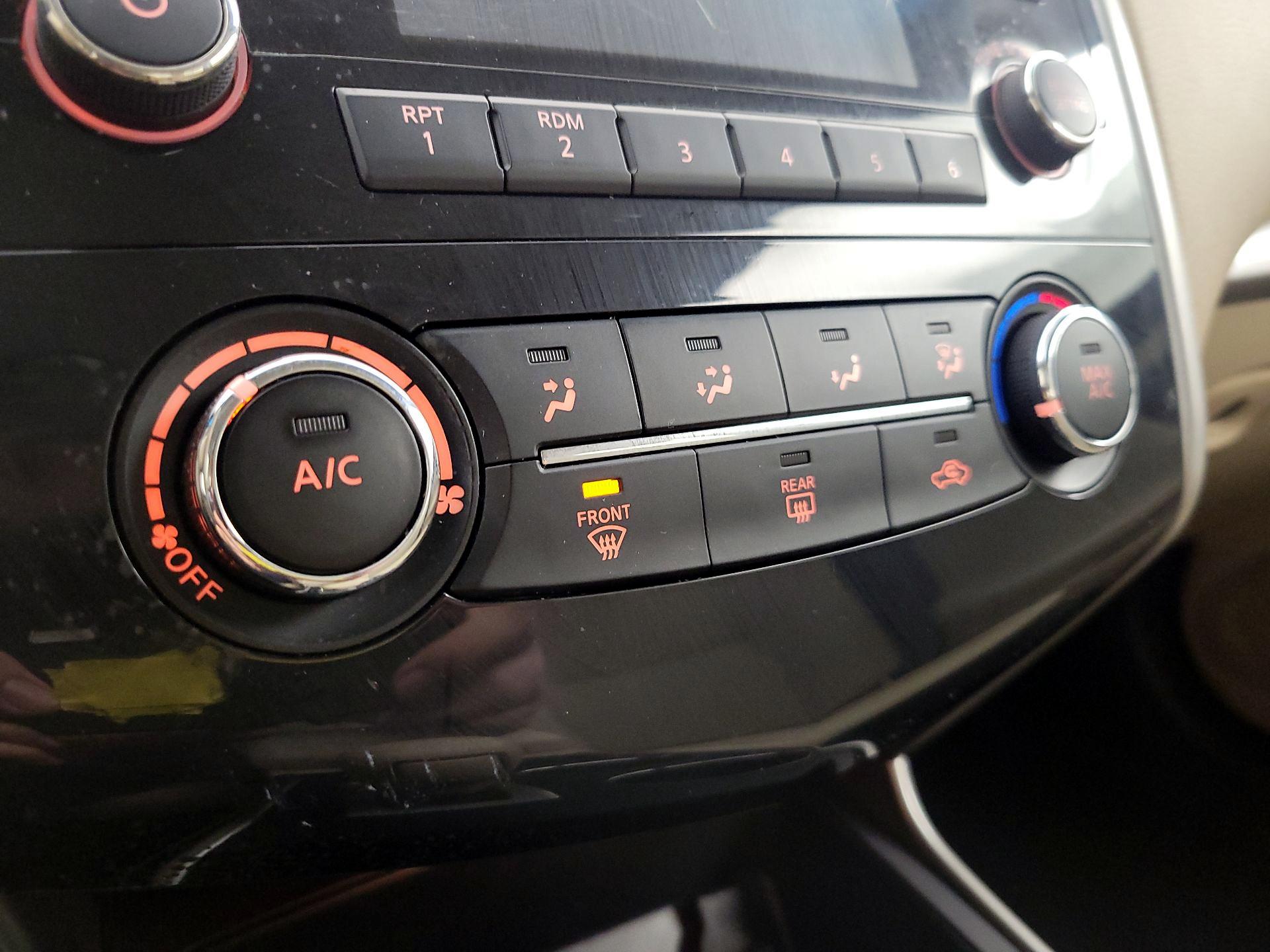 Thumbnail: 2015 Nissan Altima - 16