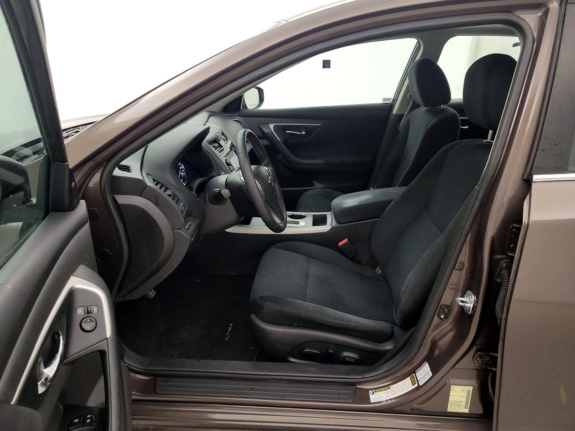 Thumbnail: 2015 Nissan Altima - 11