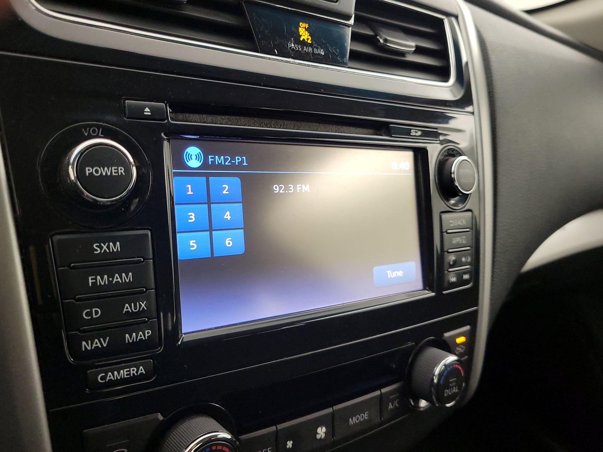 Thumbnail: 2015 Nissan Altima - 16