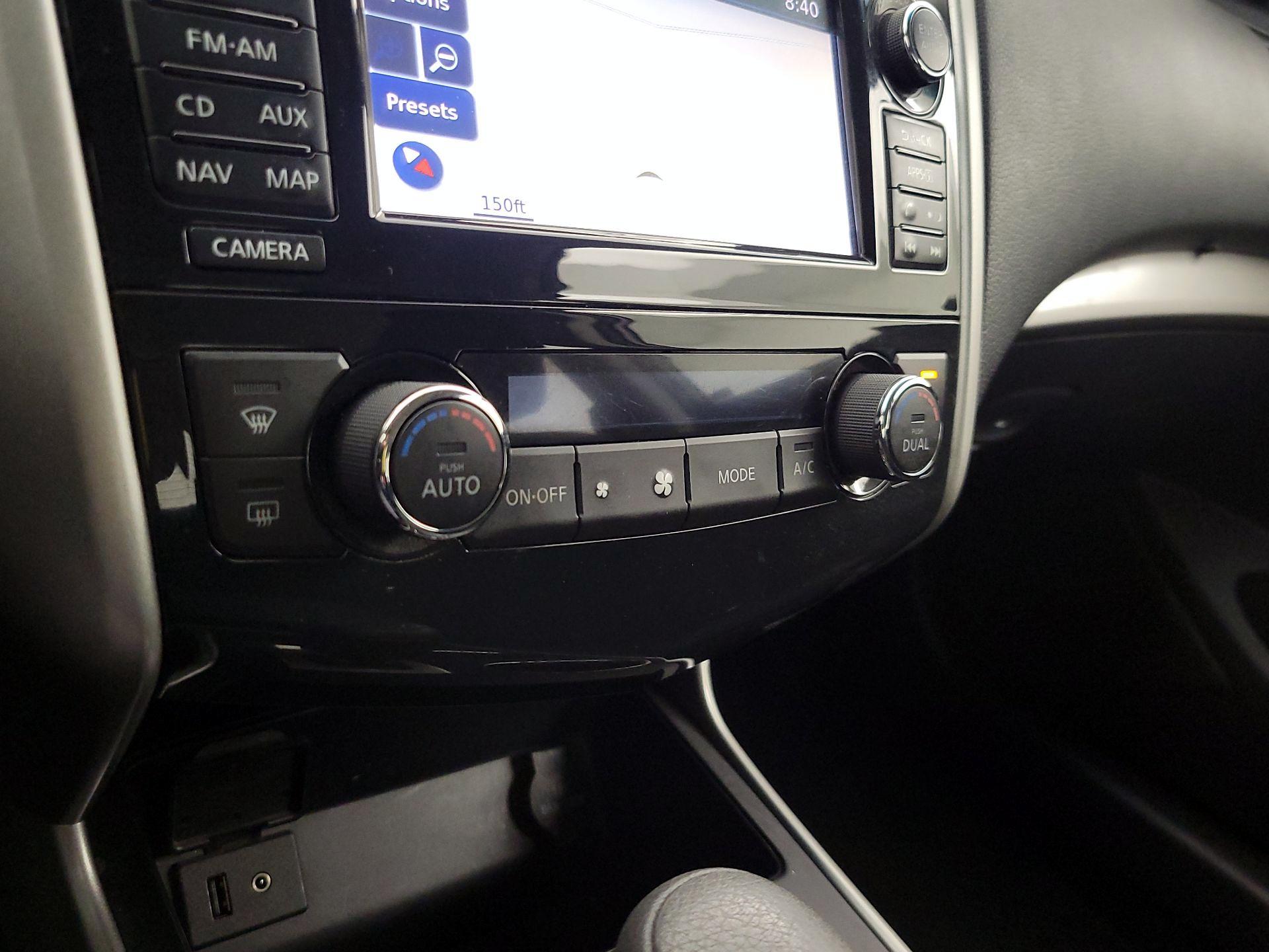 Thumbnail: 2015 Nissan Altima - 17