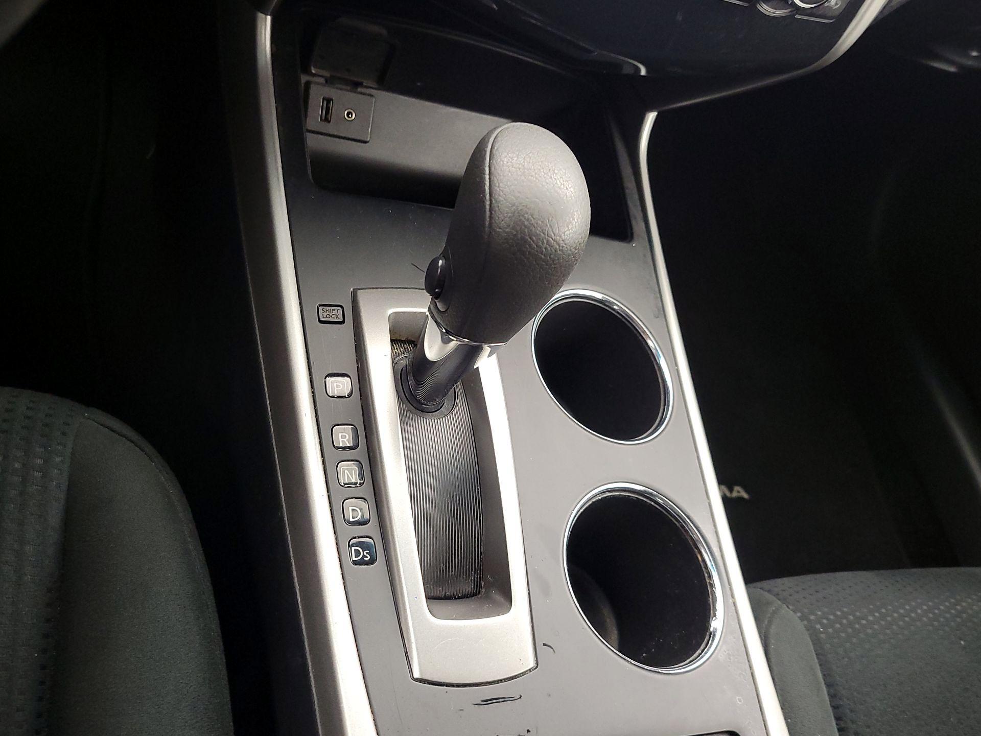 Thumbnail: 2015 Nissan Altima - 18