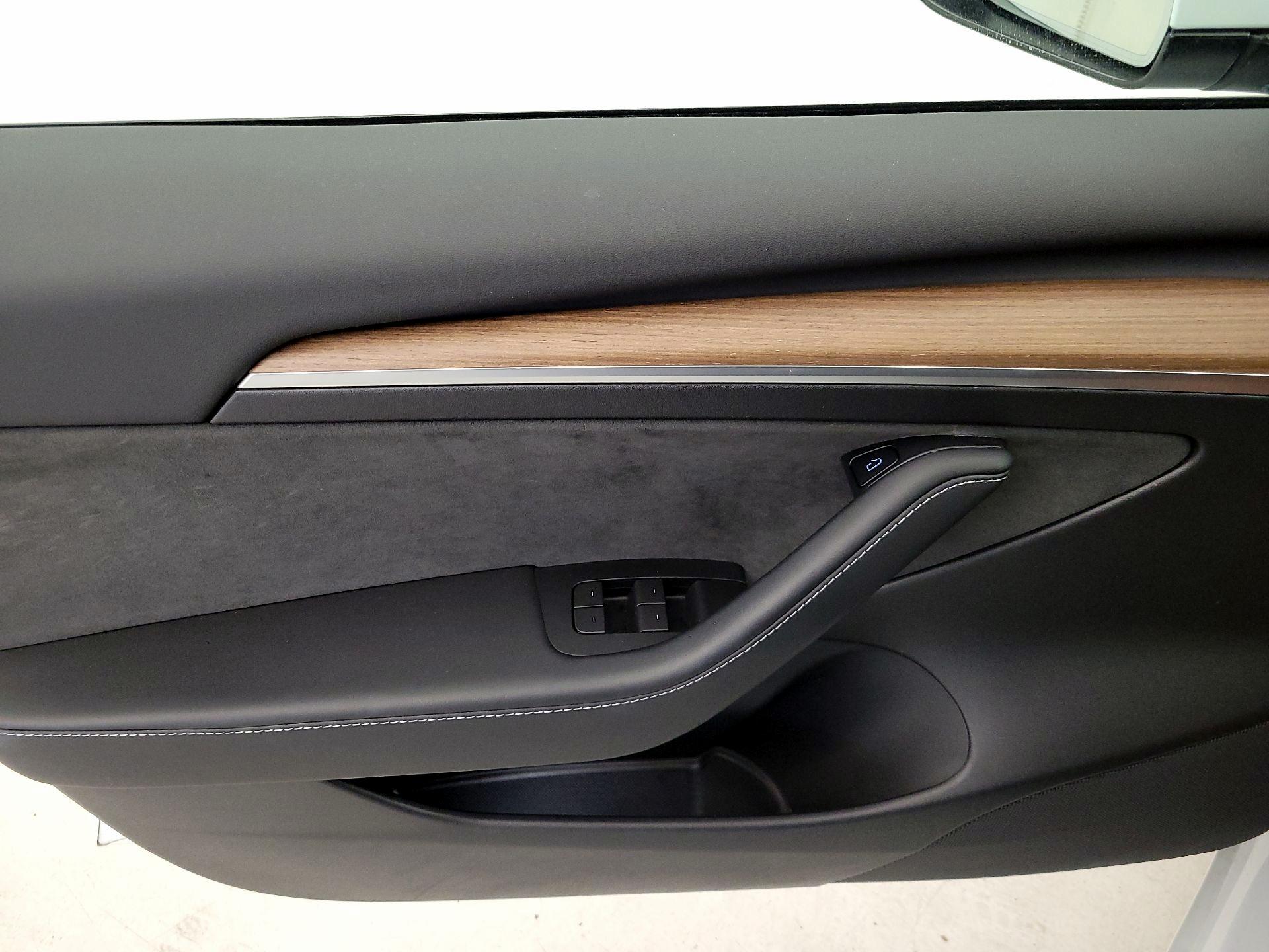 Thumbnail: 2022 Tesla Model 3 - 12