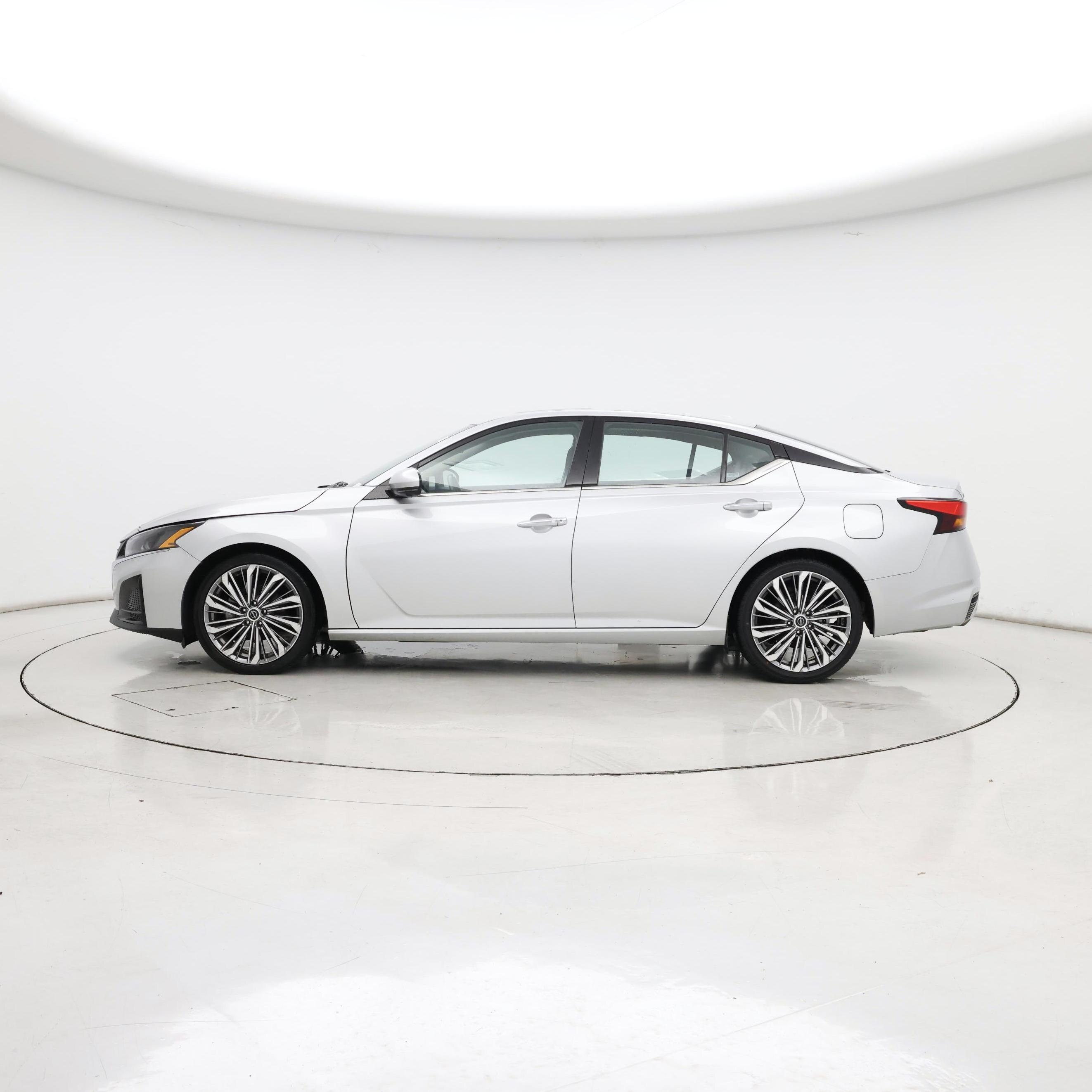 Thumbnail: 2023 Nissan Altima - 3