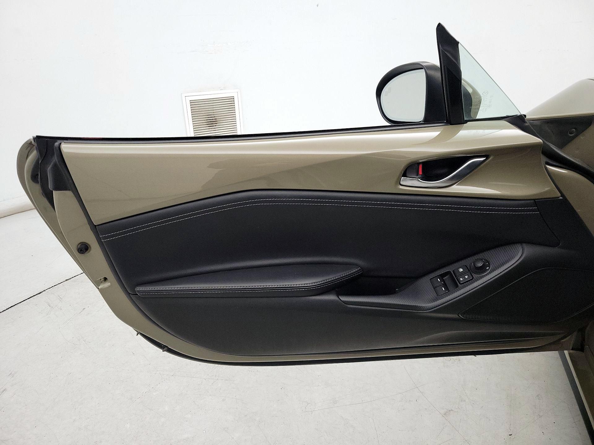 Thumbnail: 2023 Mazda MX-5 Miata - 12