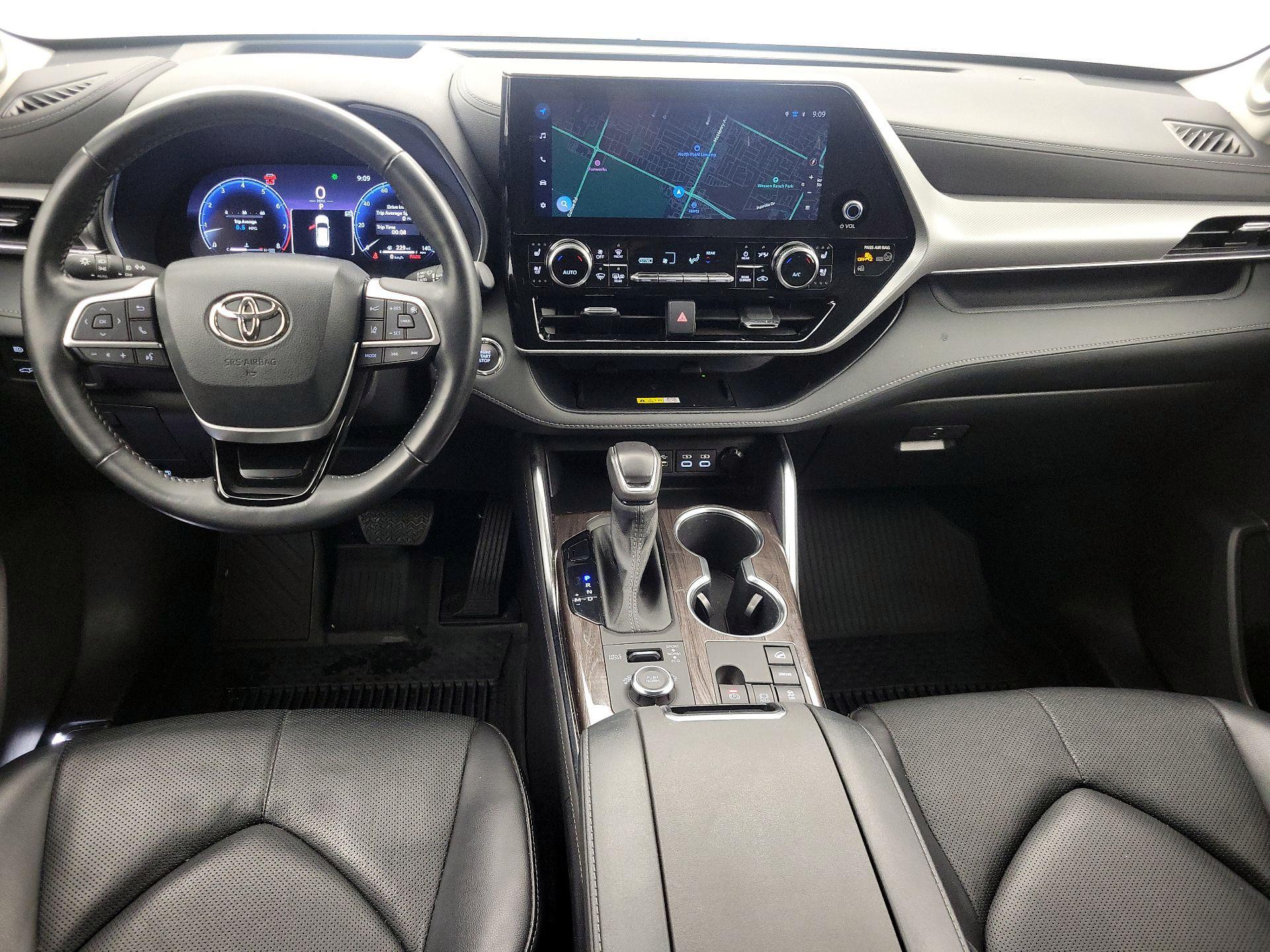 Thumbnail: 2023 Toyota Highlander - 9