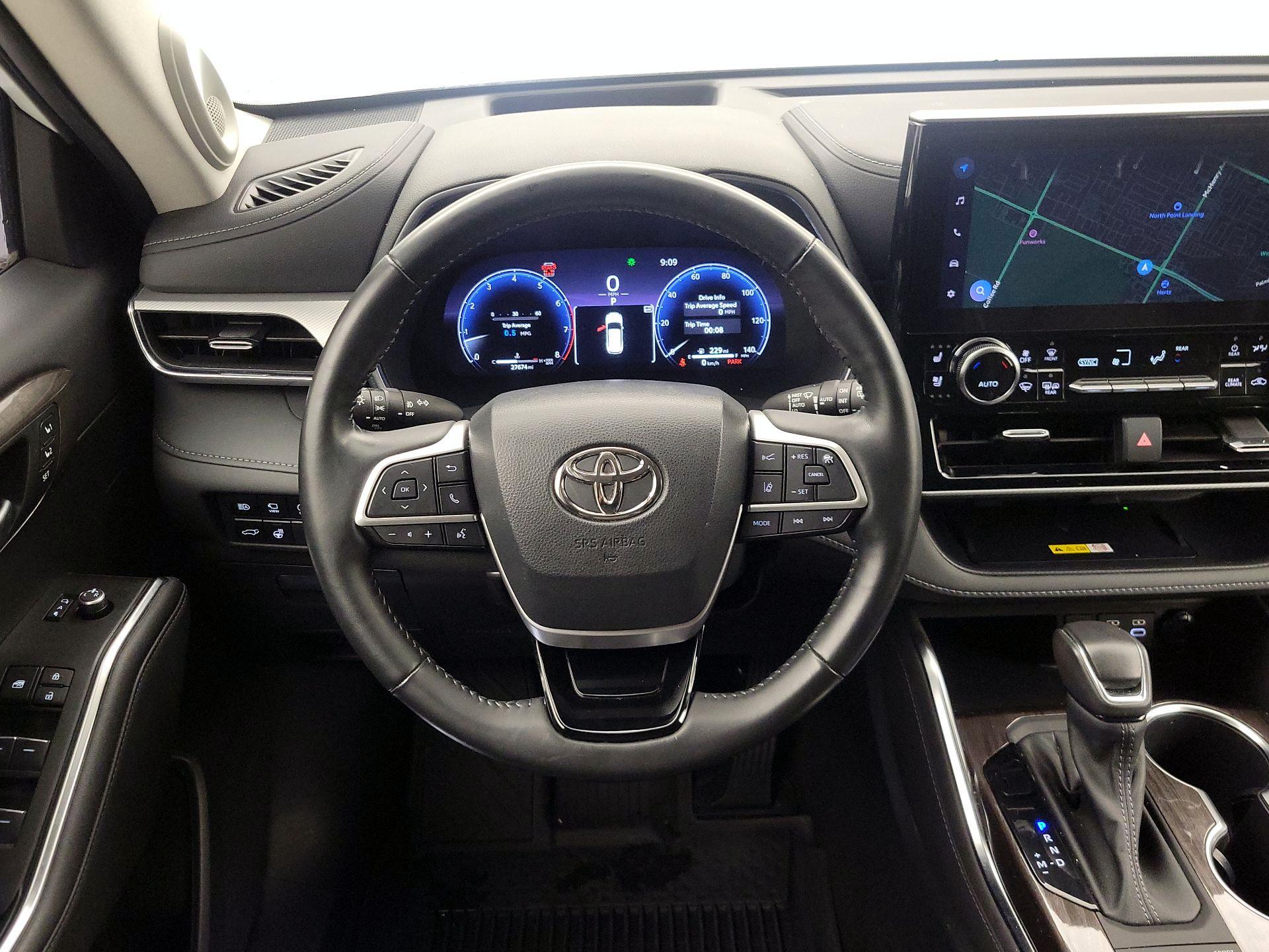 Thumbnail: 2023 Toyota Highlander - 10