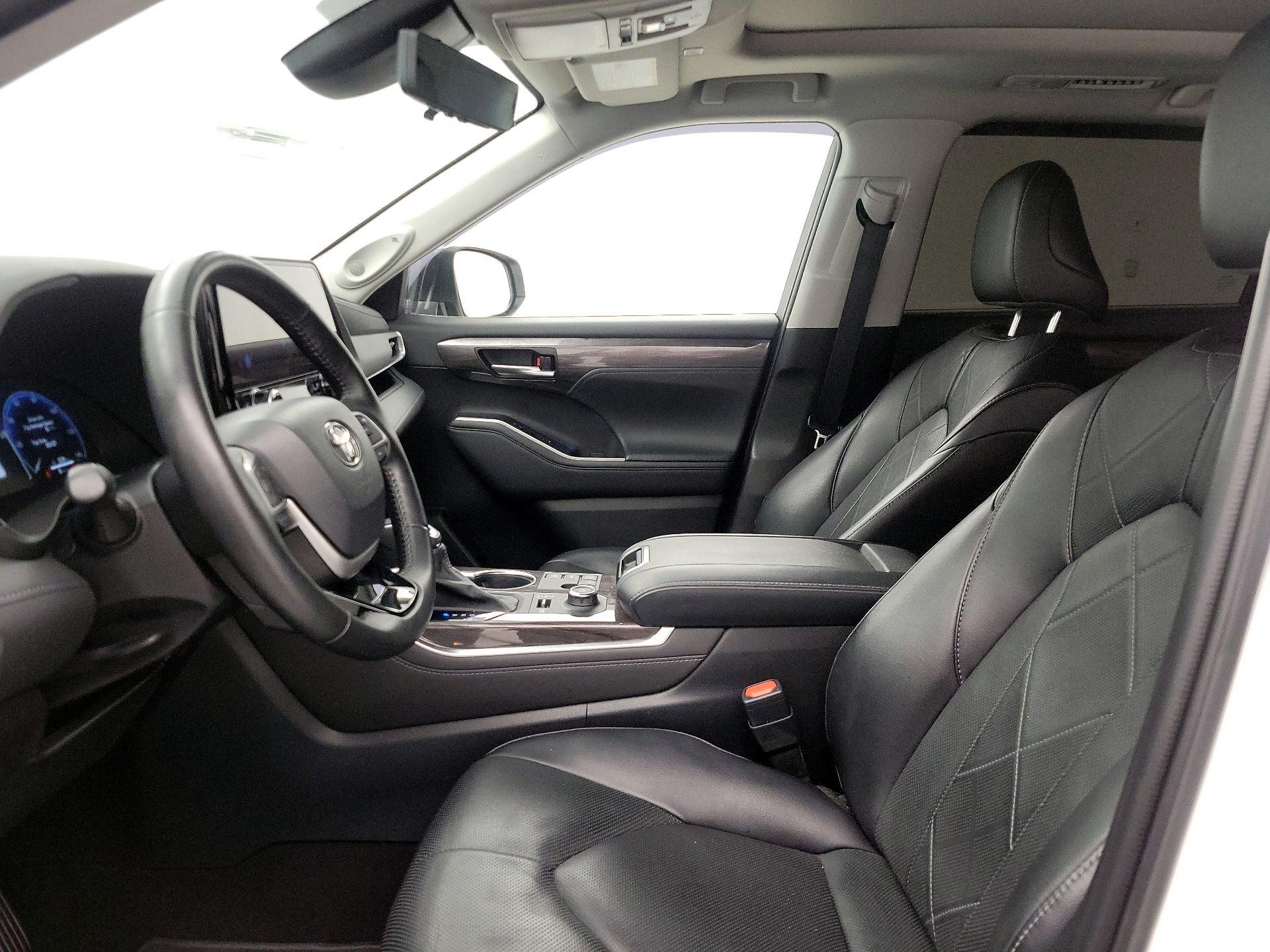 Thumbnail: 2023 Toyota Highlander - 11