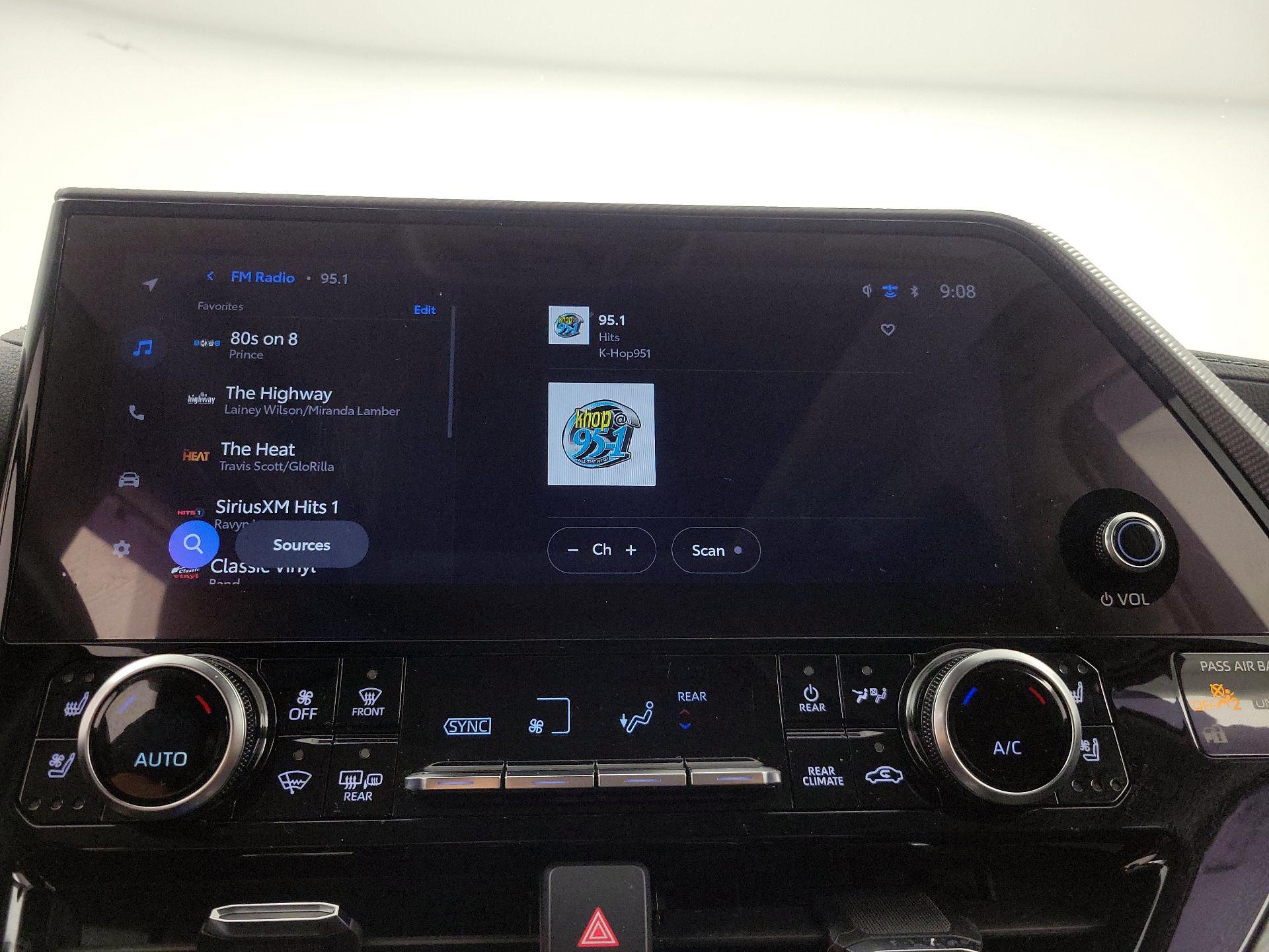 Thumbnail: 2023 Toyota Highlander - 16