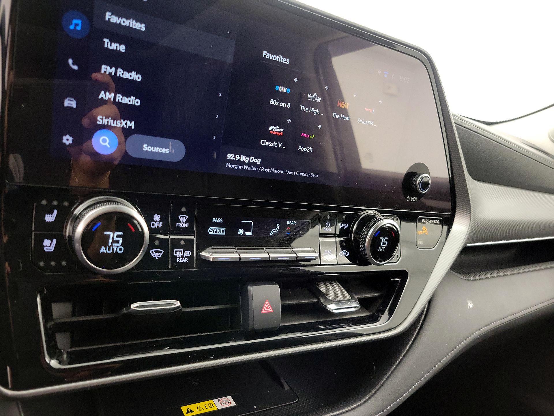 Thumbnail: 2023 Toyota Highlander - 17