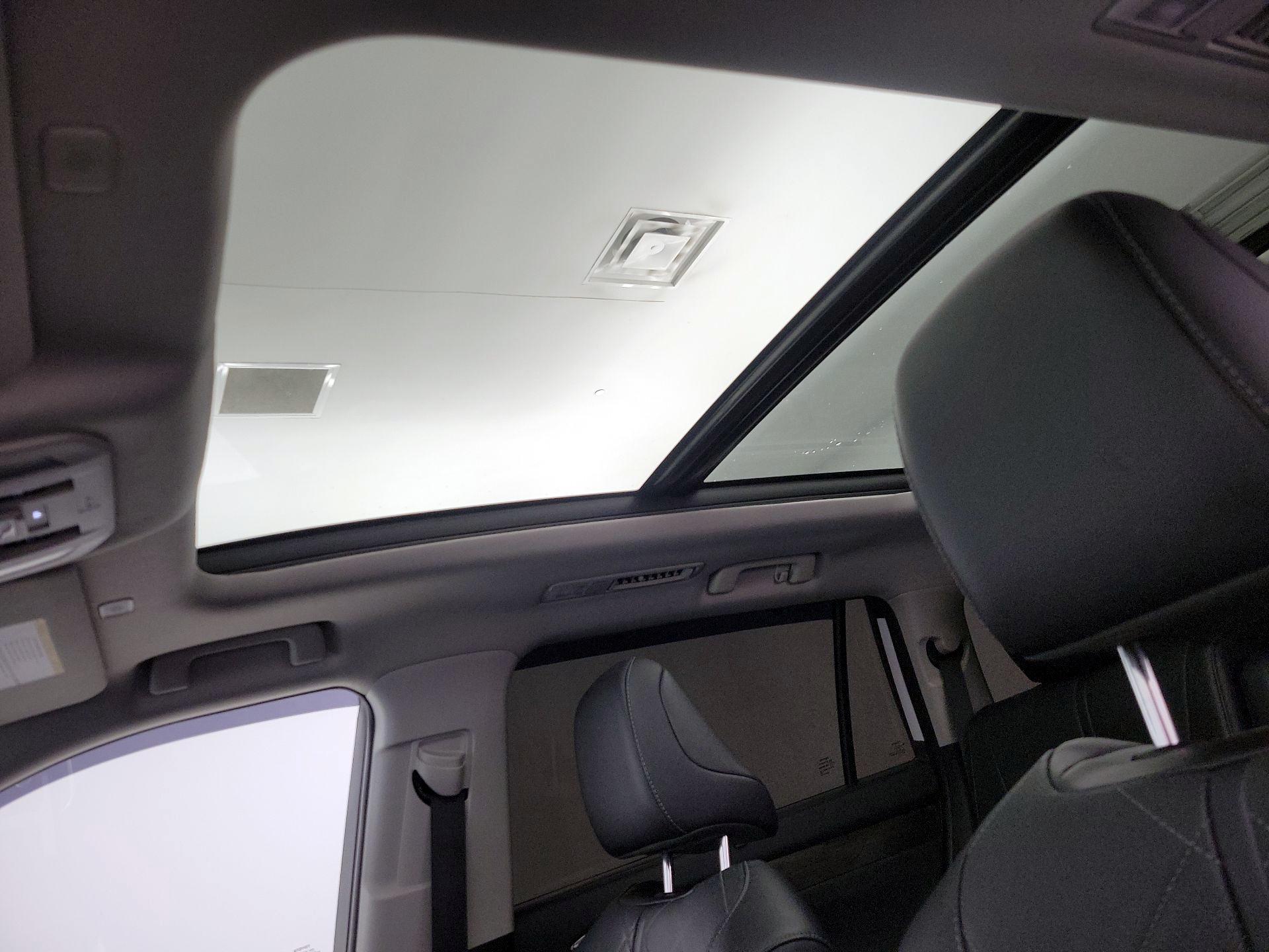 Thumbnail: 2023 Toyota Highlander - 20