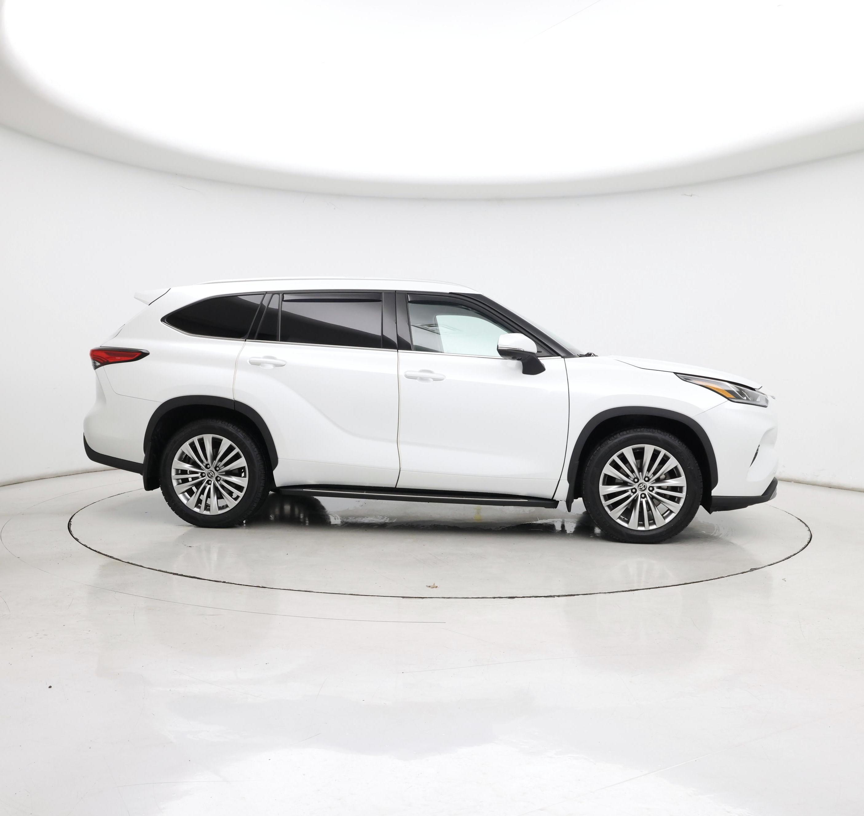 Thumbnail: 2023 Toyota Highlander - 7