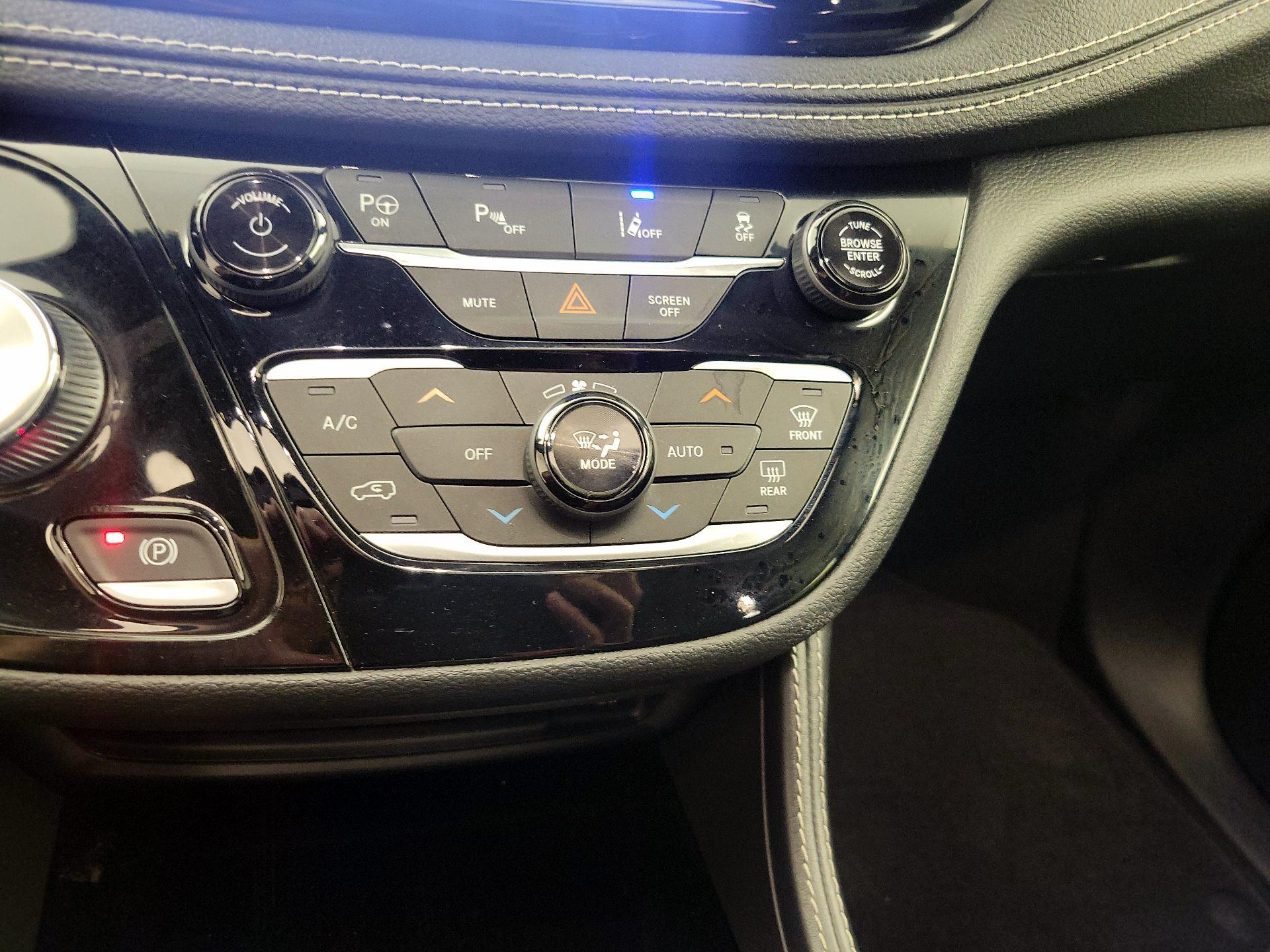 Thumbnail: 2022 Chrysler Pacifica - 17