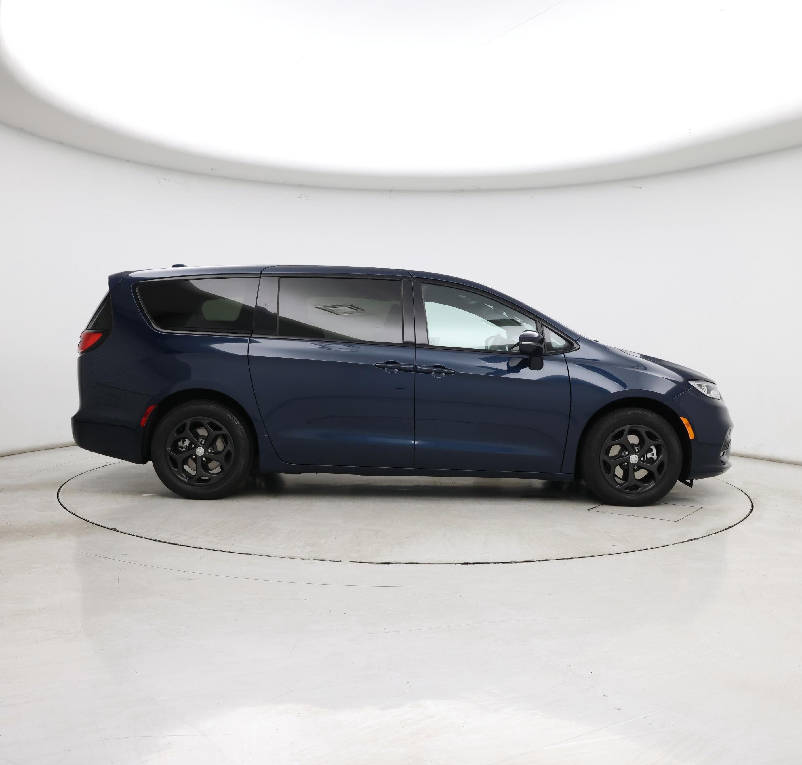 Thumbnail: 2022 Chrysler Pacifica - 7