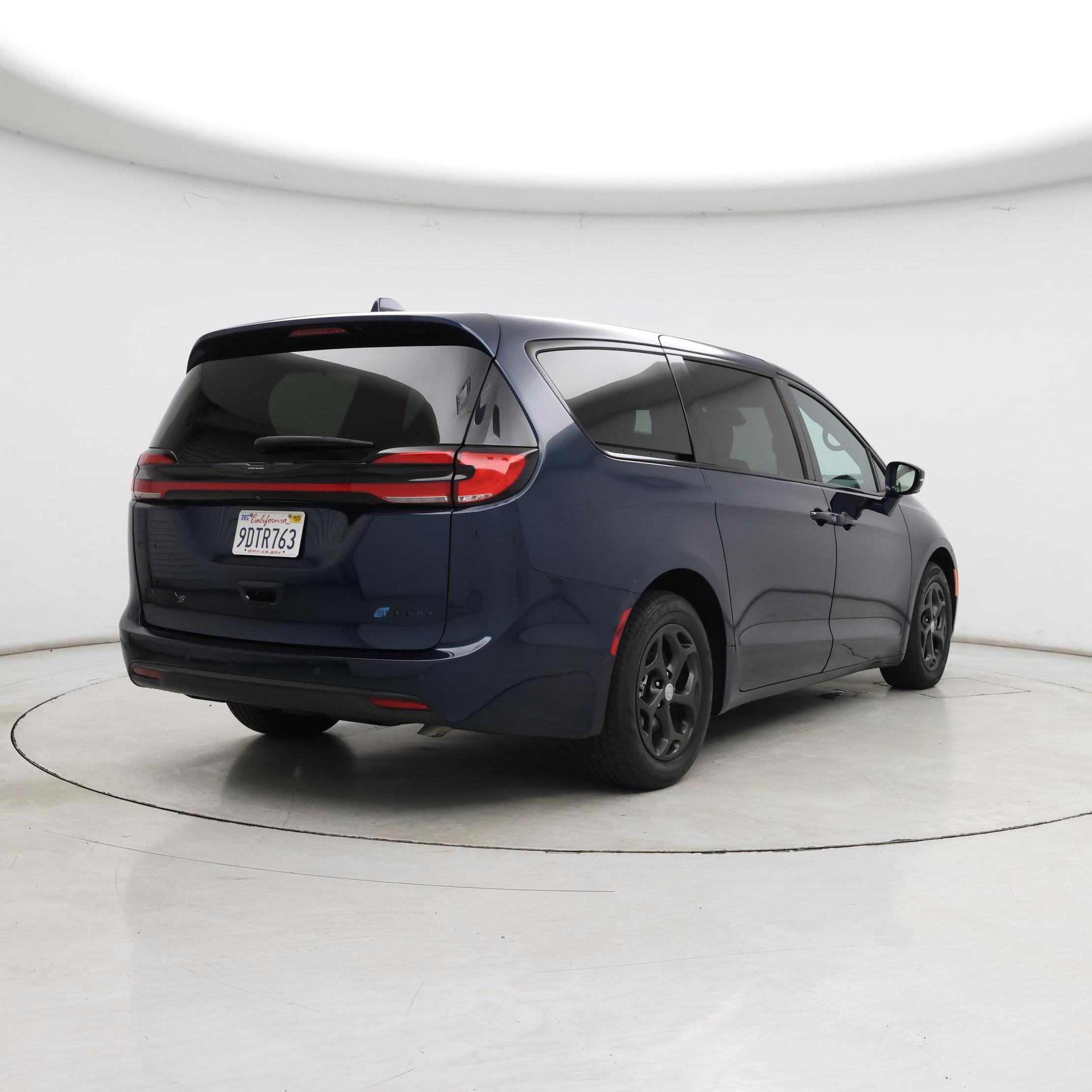 Thumbnail: 2022 Chrysler Pacifica - 8