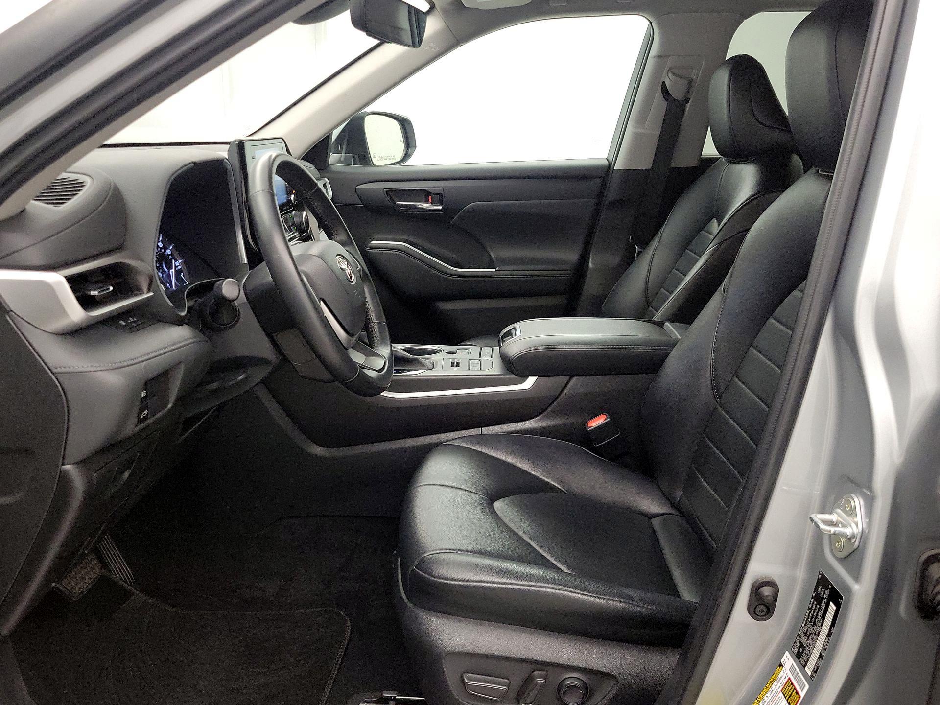 Thumbnail: 2022 Toyota Highlander - 11