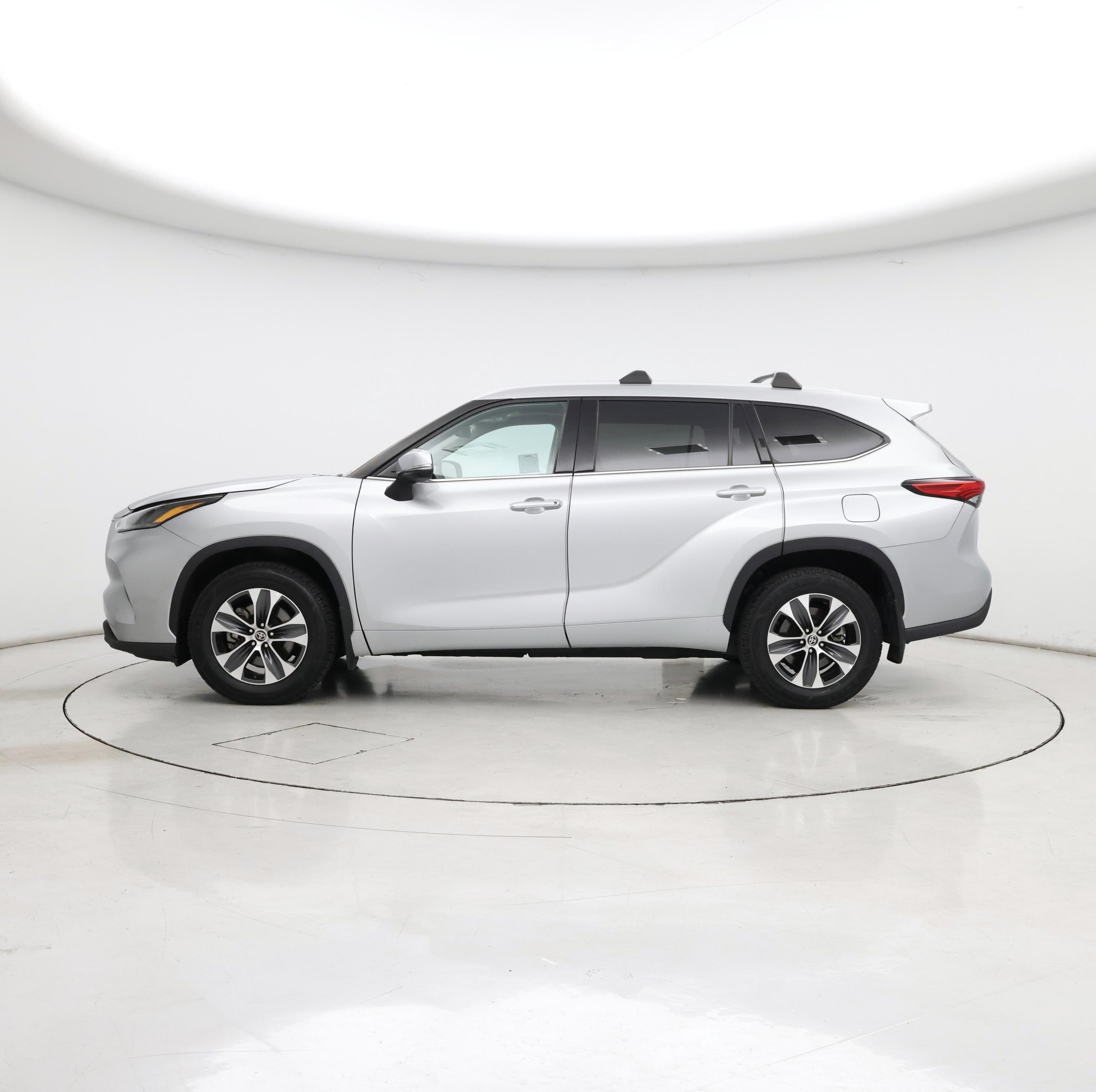 Thumbnail: 2022 Toyota Highlander - 3