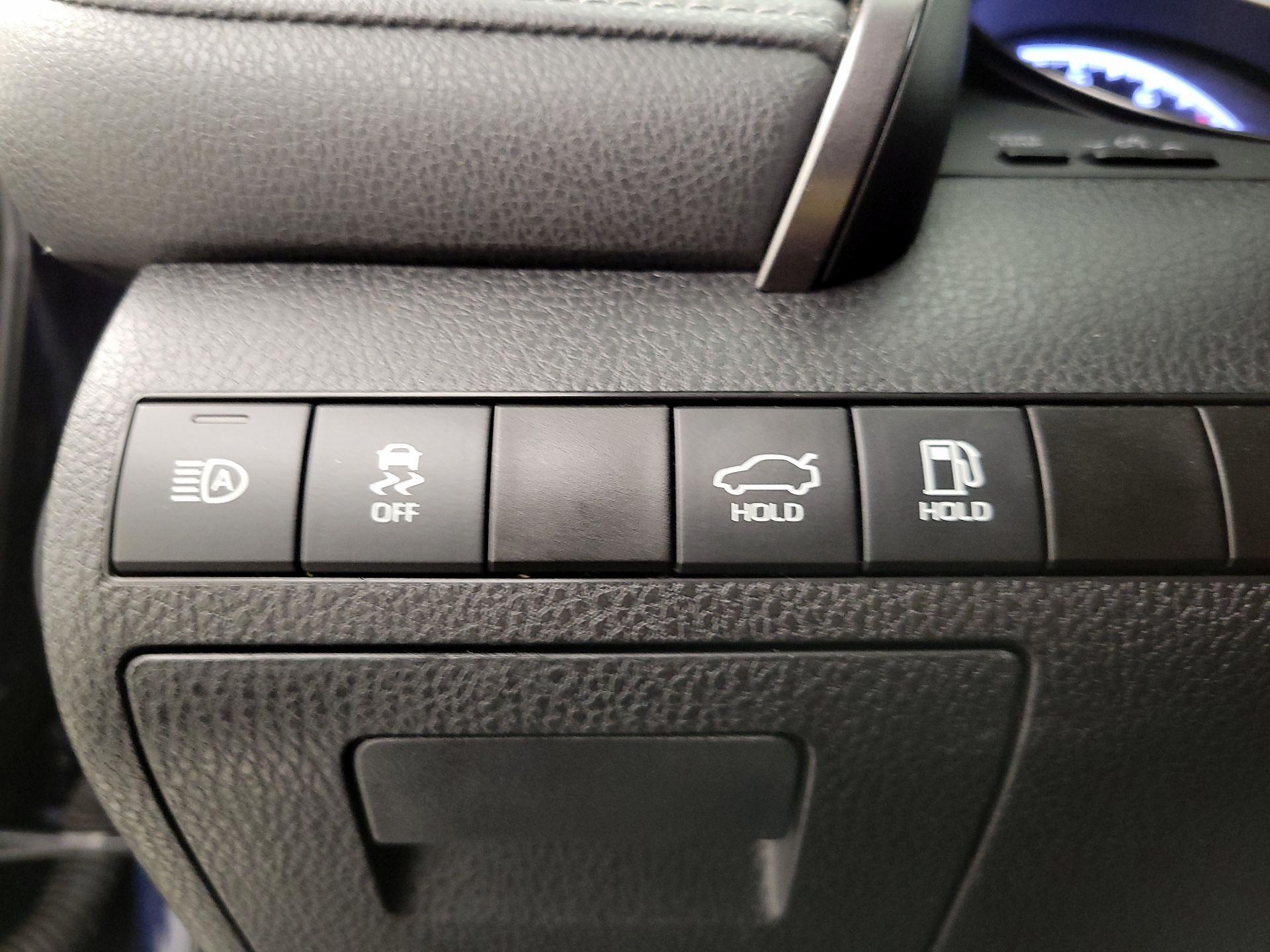 Thumbnail: 2022 Toyota Camry - 13