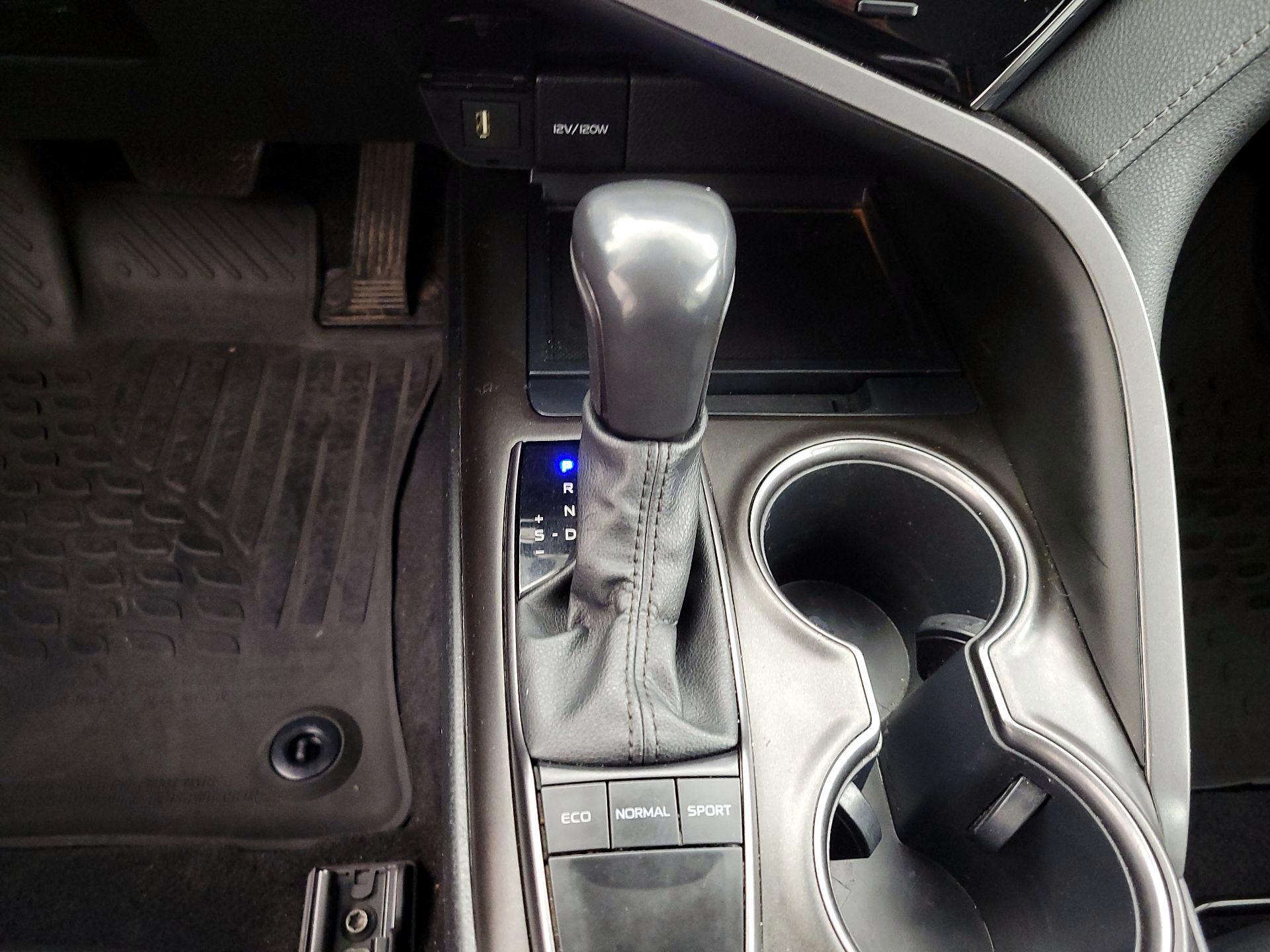 Thumbnail: 2022 Toyota Camry - 17