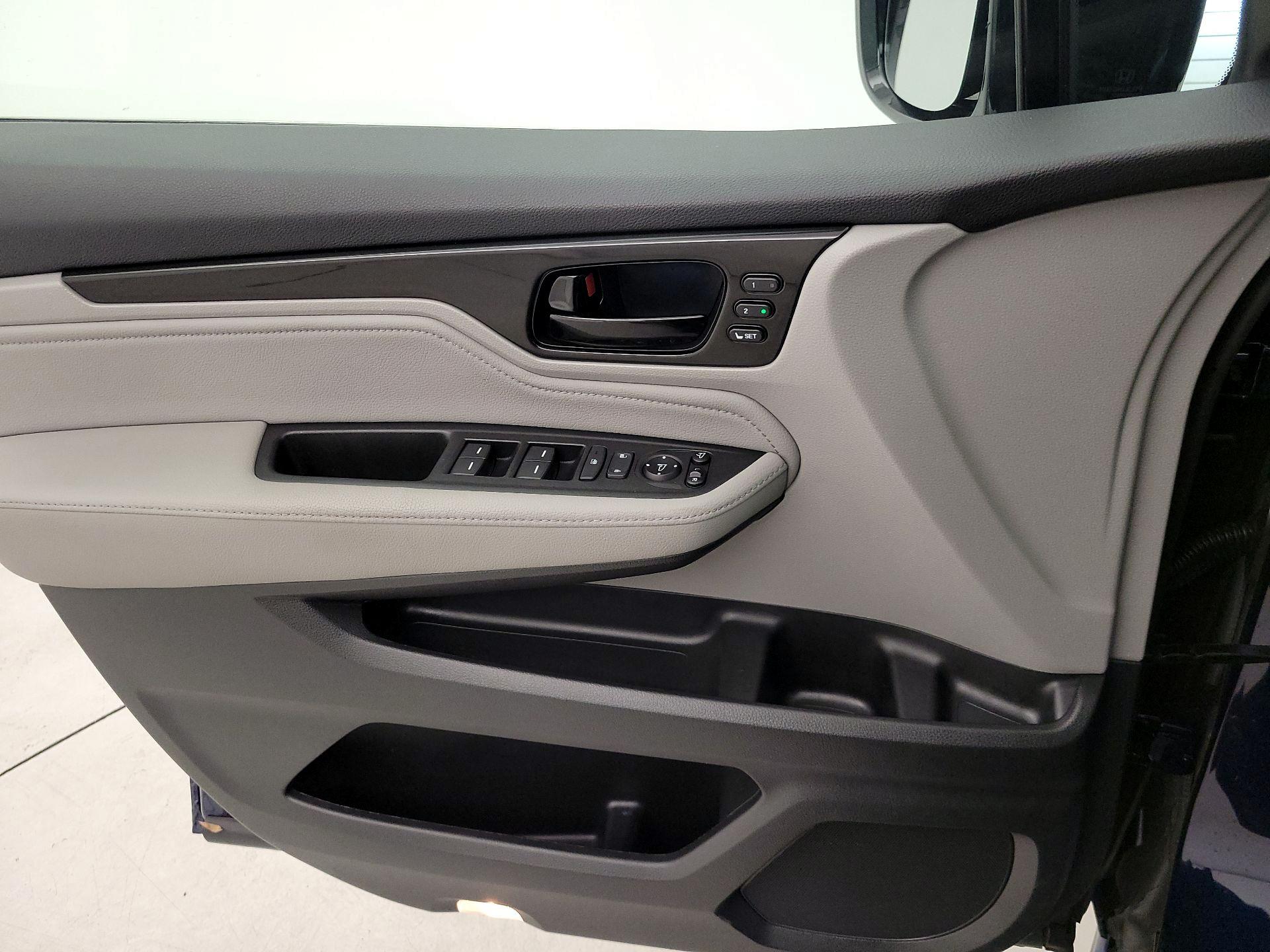 Thumbnail: 2019 Honda Odyssey - 12