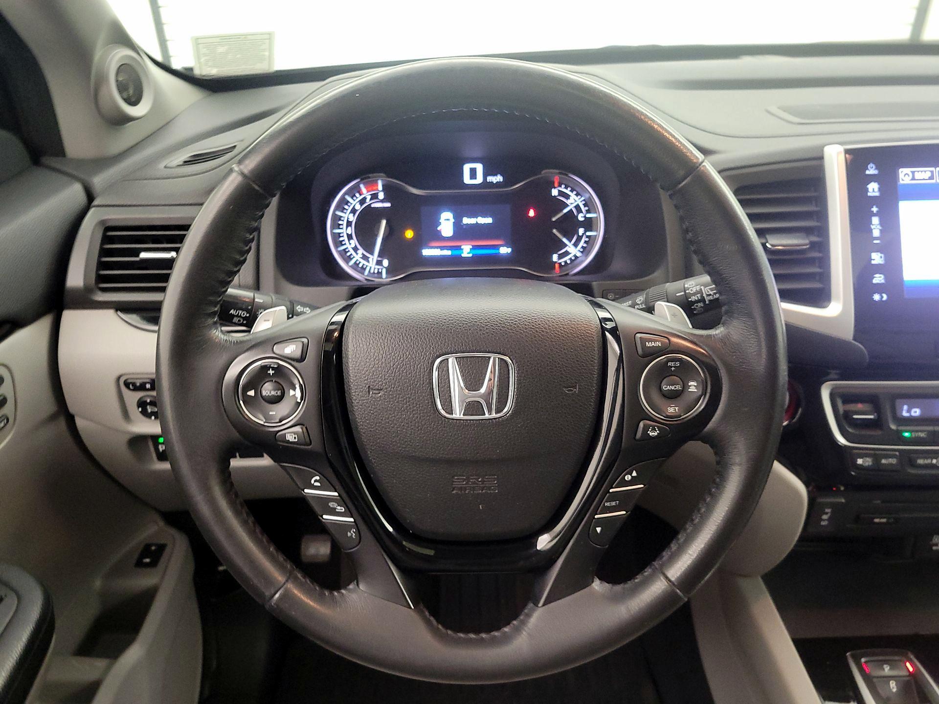 Thumbnail: 2017 Honda Pilot - 10