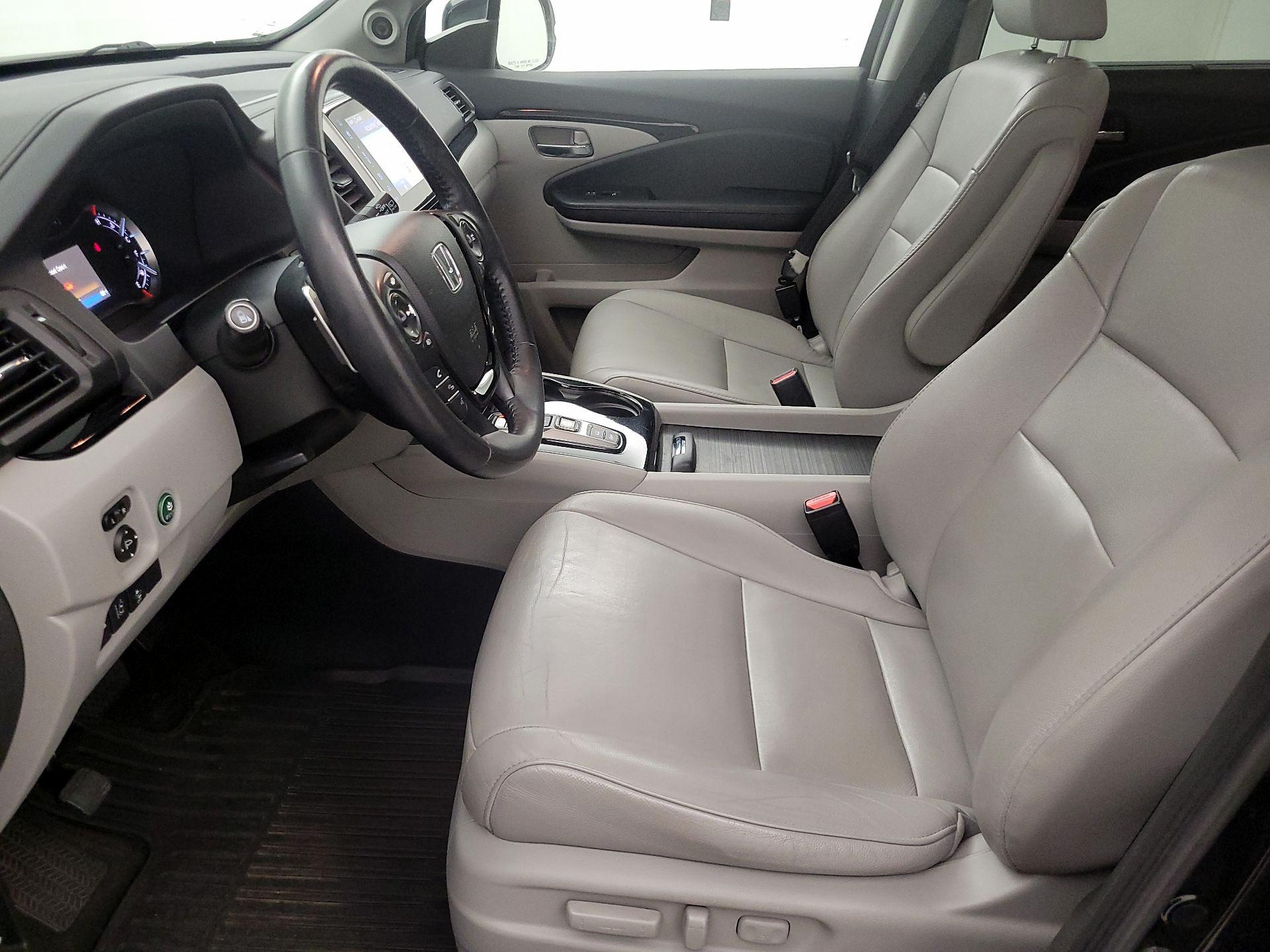 Thumbnail: 2017 Honda Pilot - 11