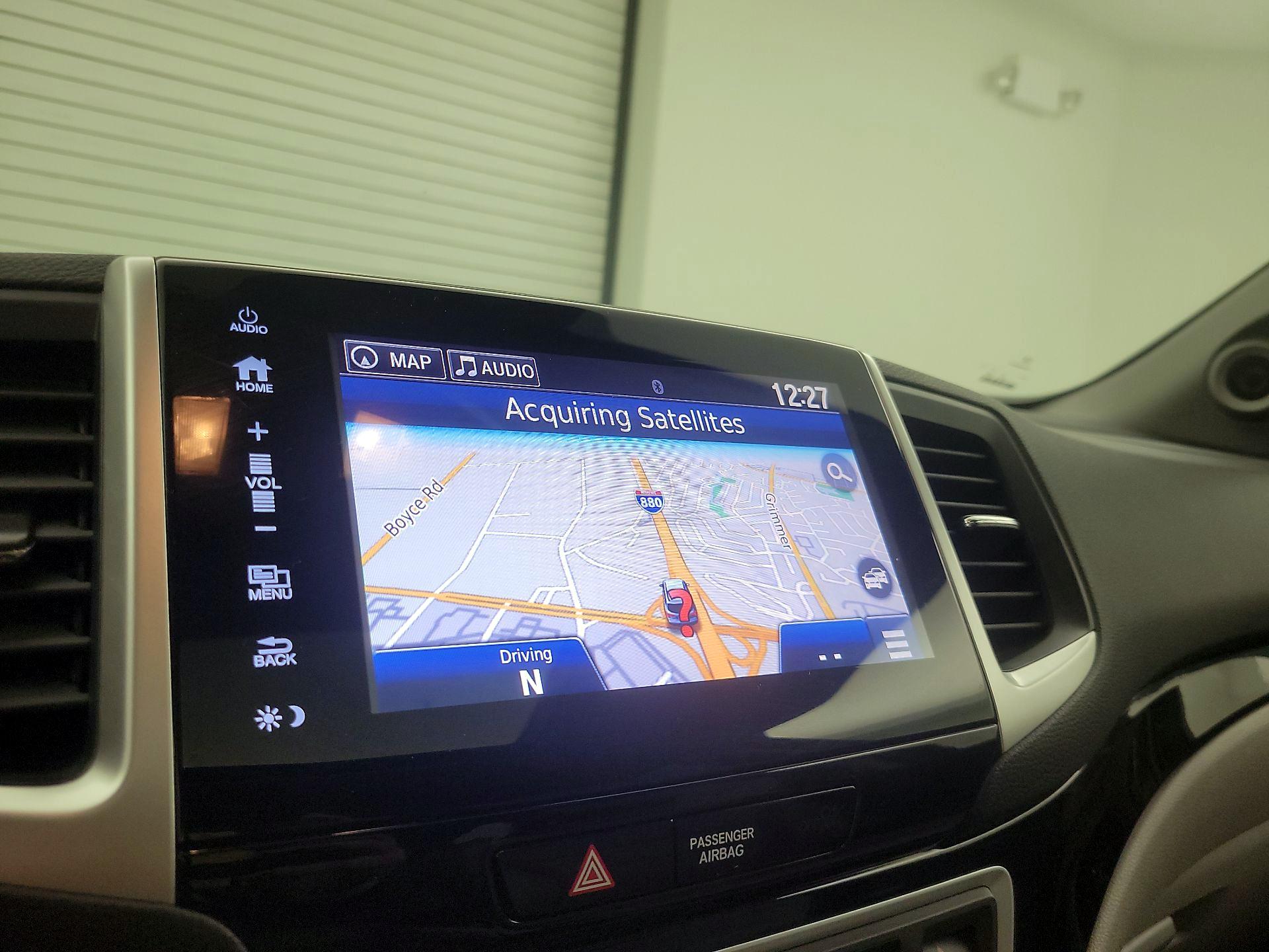 Thumbnail: 2017 Honda Pilot - 14