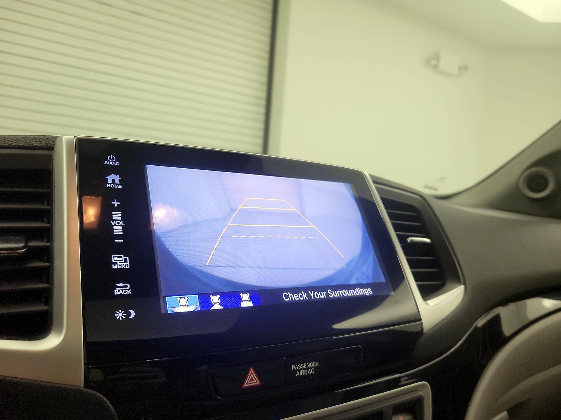 Thumbnail: 2017 Honda Pilot - 15