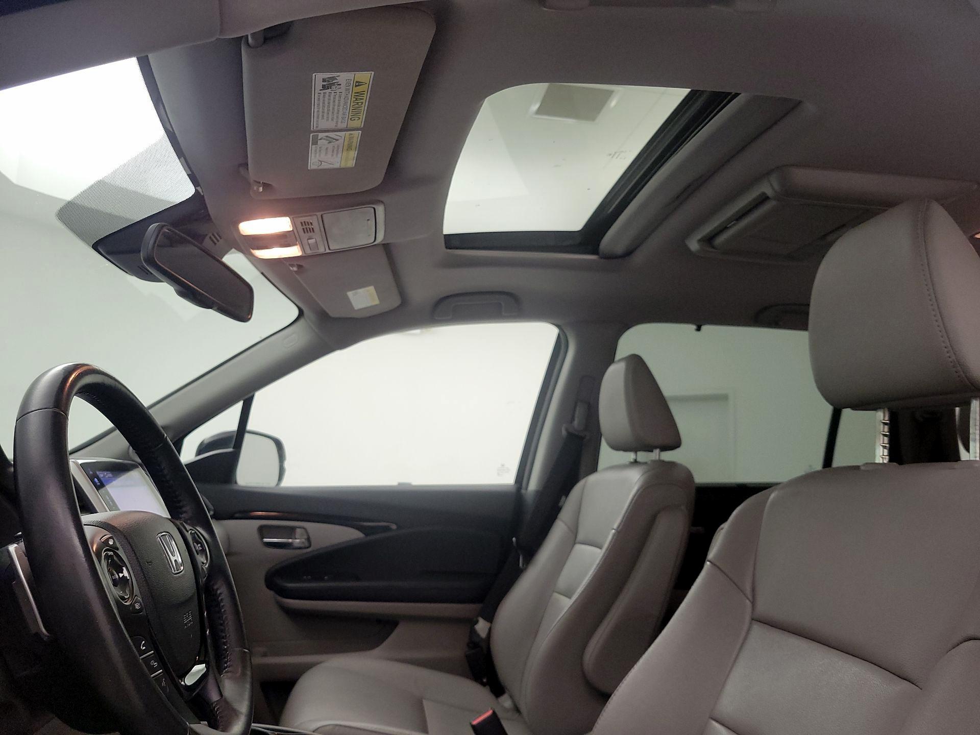 Thumbnail: 2017 Honda Pilot - 20