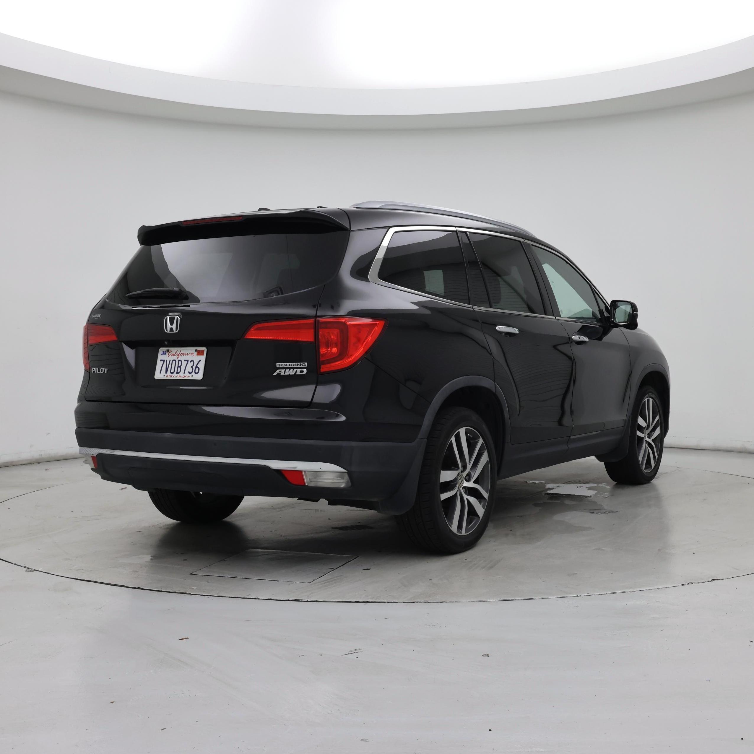 Thumbnail: 2017 Honda Pilot - 8