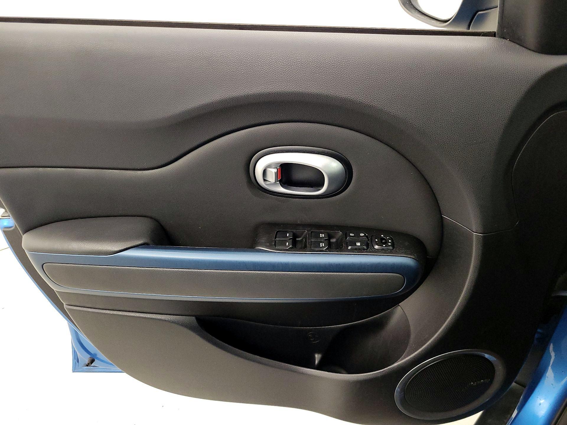 Thumbnail: 2015 Kia Soul - 12