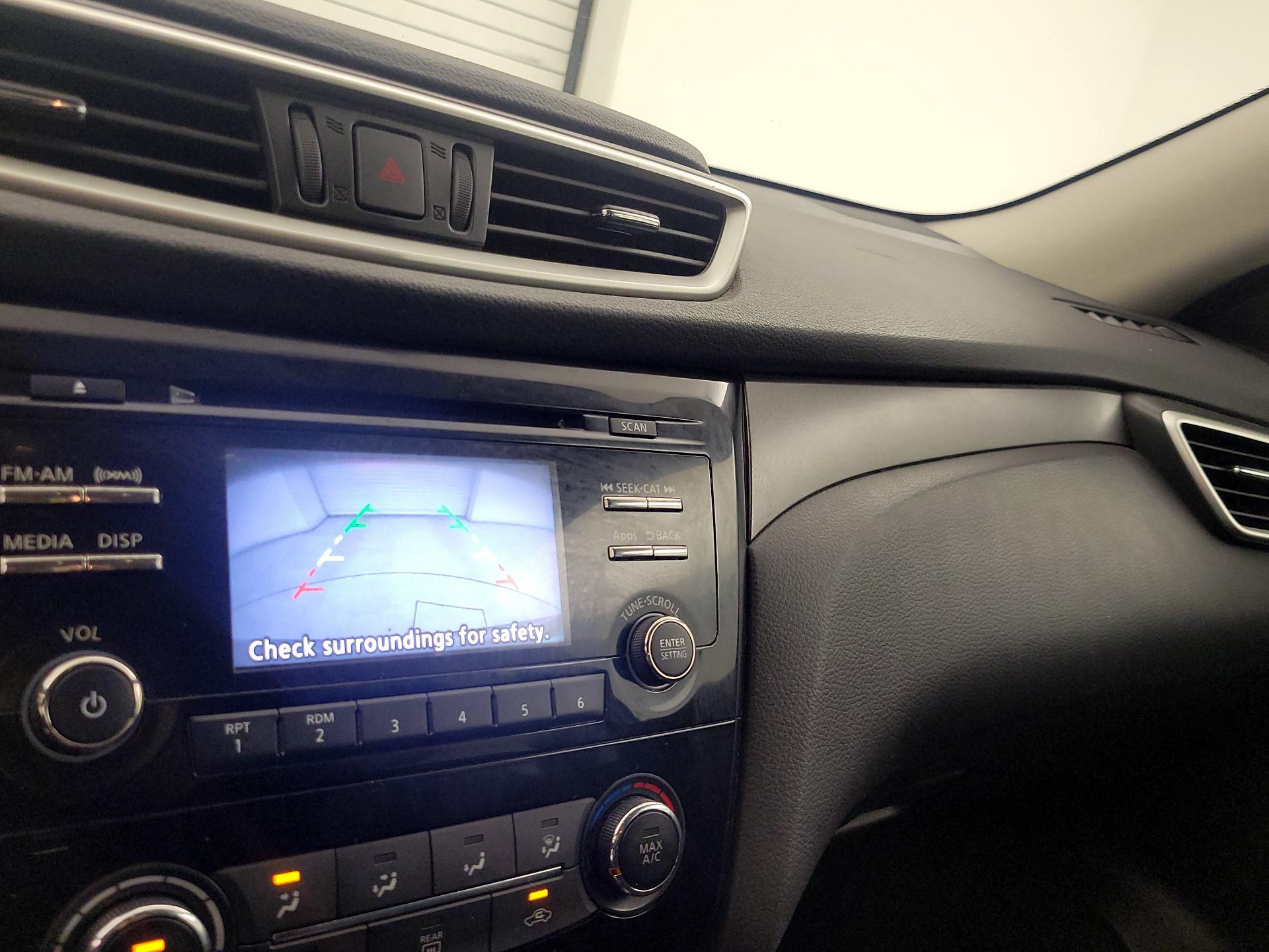 Thumbnail: 2016 Nissan Rogue - 14