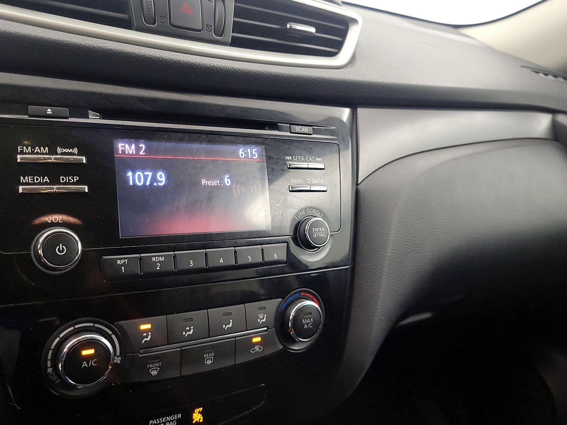 Thumbnail: 2016 Nissan Rogue - 15