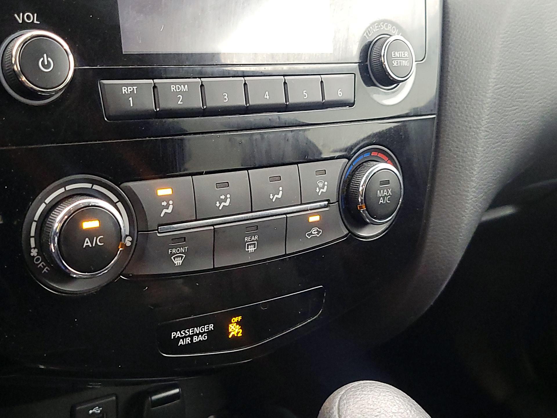 Thumbnail: 2016 Nissan Rogue - 16