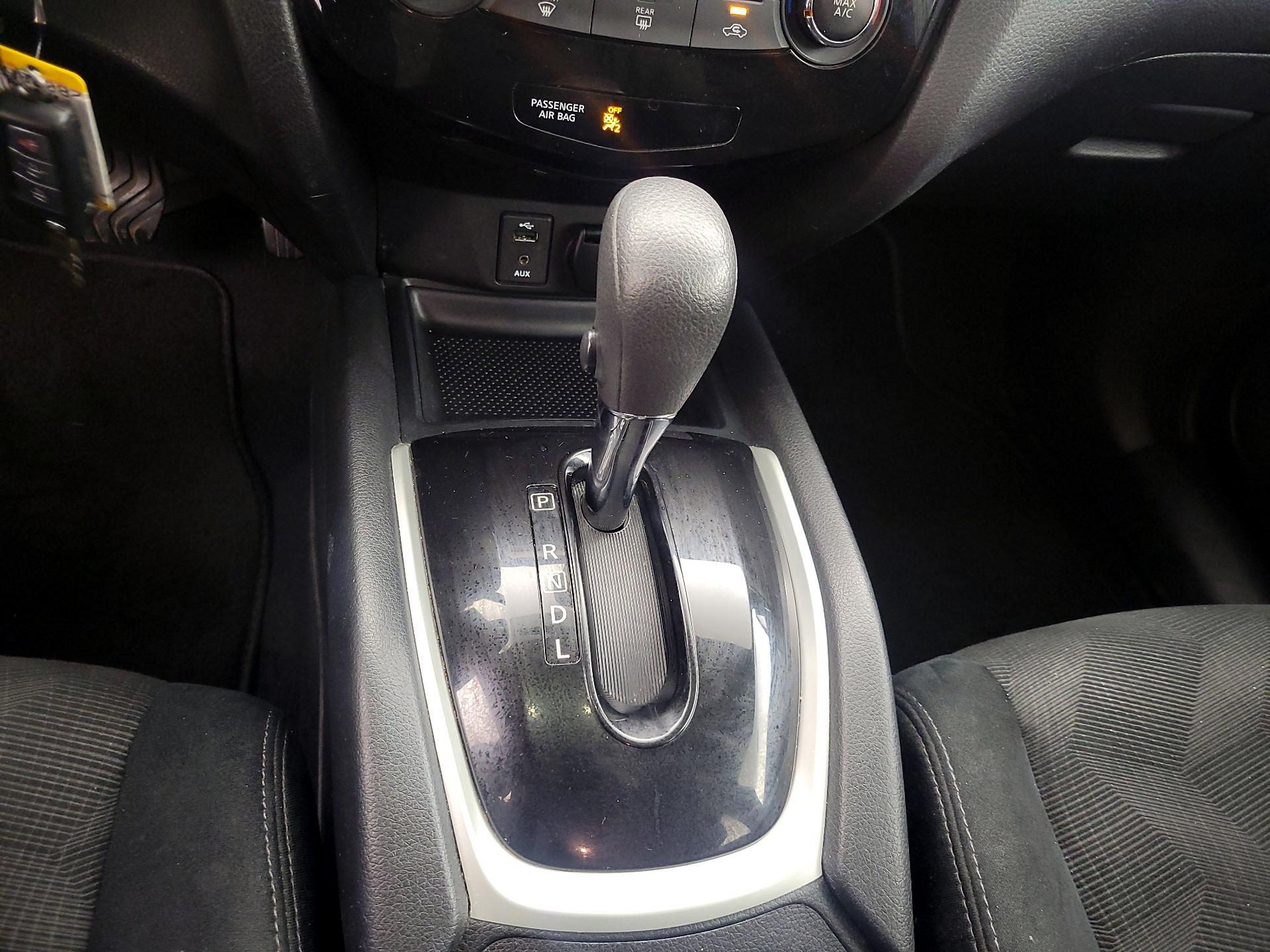 Thumbnail: 2016 Nissan Rogue - 17