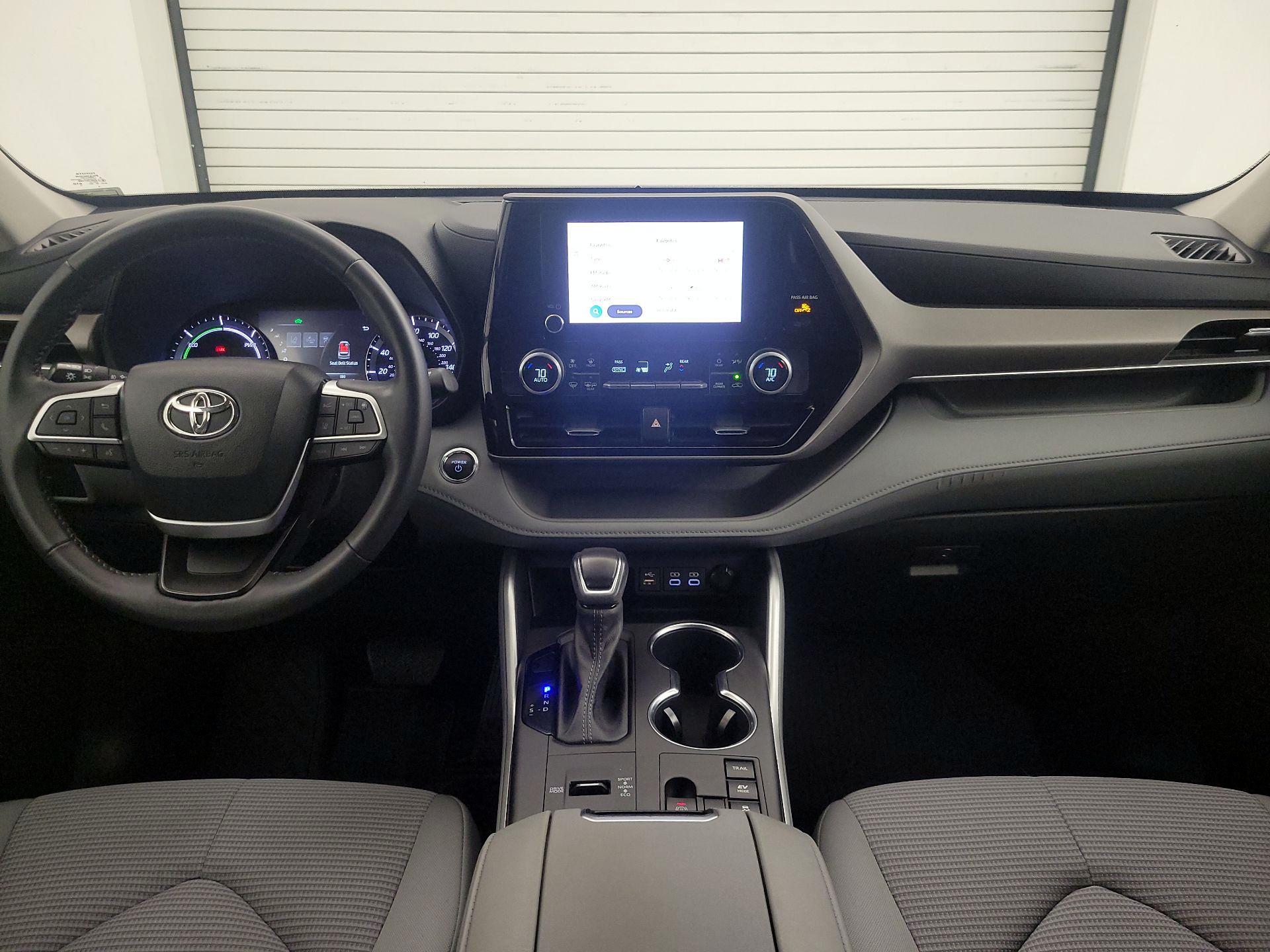 Thumbnail: 2023 Toyota Highlander - 9