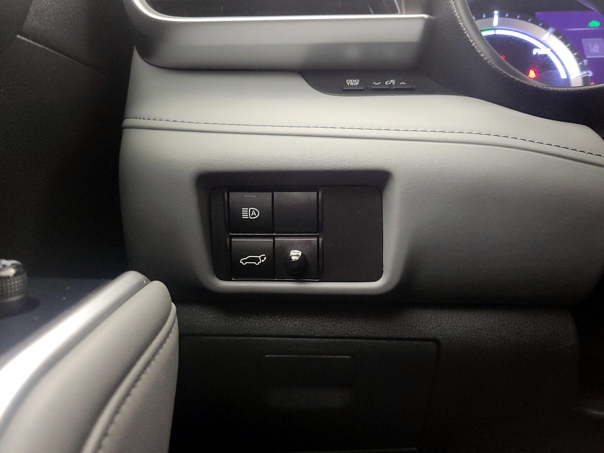 Thumbnail: 2023 Toyota Highlander - 13