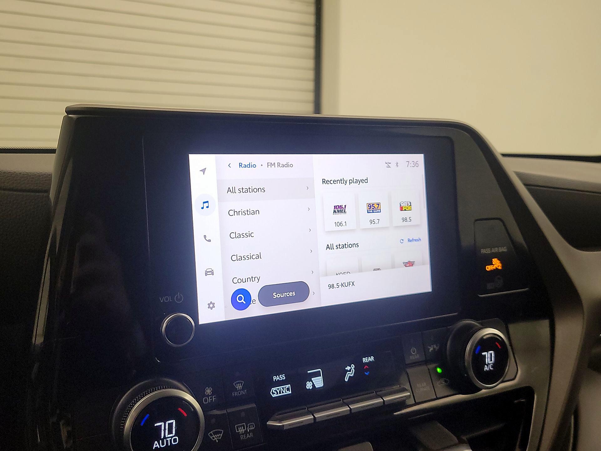 Thumbnail: 2023 Toyota Highlander - 16