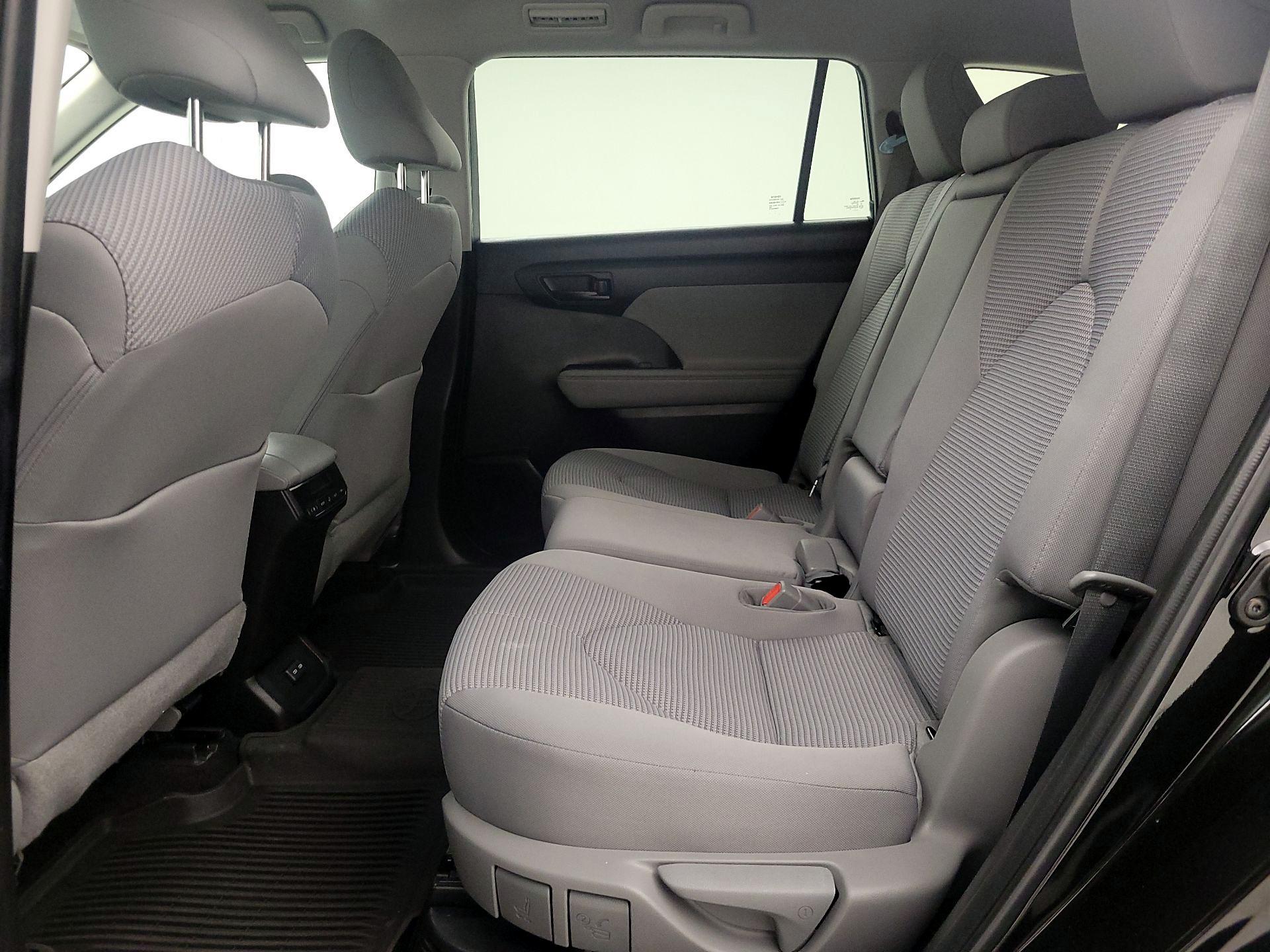 Thumbnail: 2023 Toyota Highlander - 20