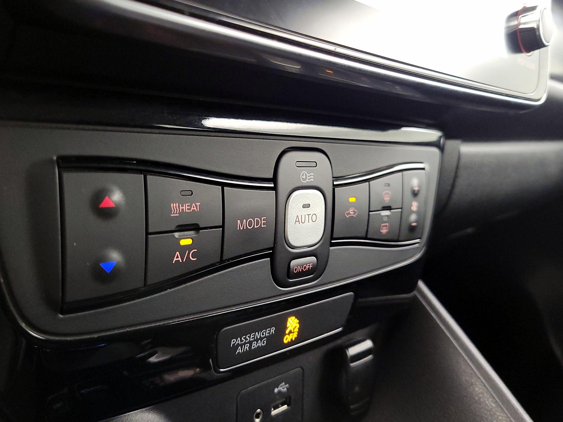 Thumbnail: 2019 Nissan Leaf - 17