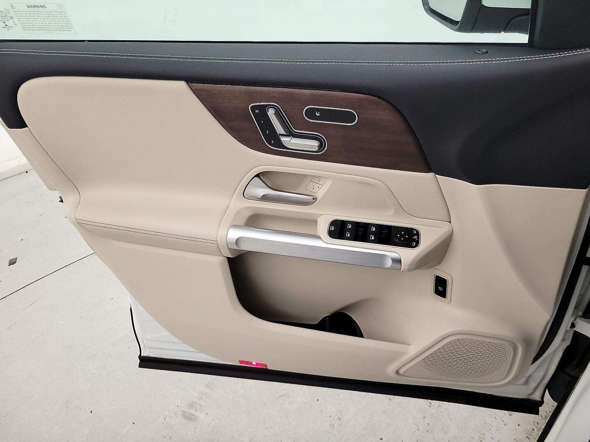 Thumbnail: 2022 Mercedes-Benz GLB - 12