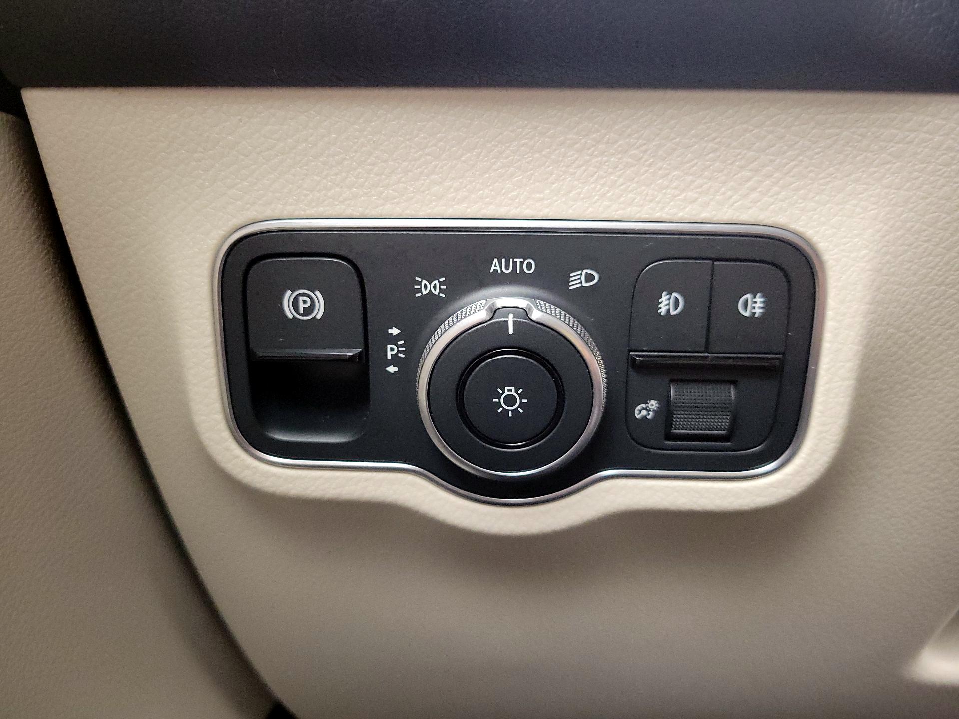 Thumbnail: 2022 Mercedes-Benz GLB - 13