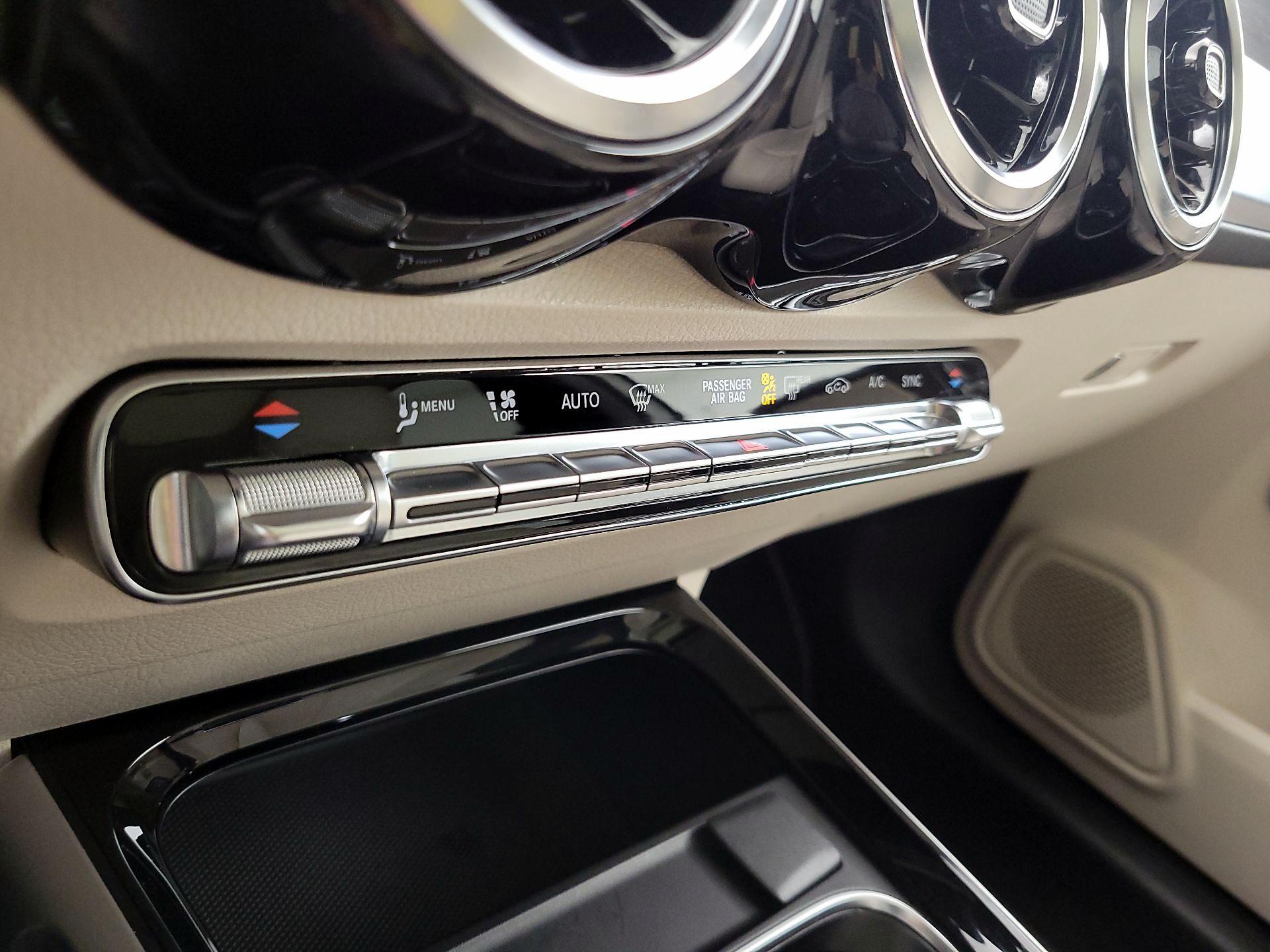 Thumbnail: 2022 Mercedes-Benz GLB - 16