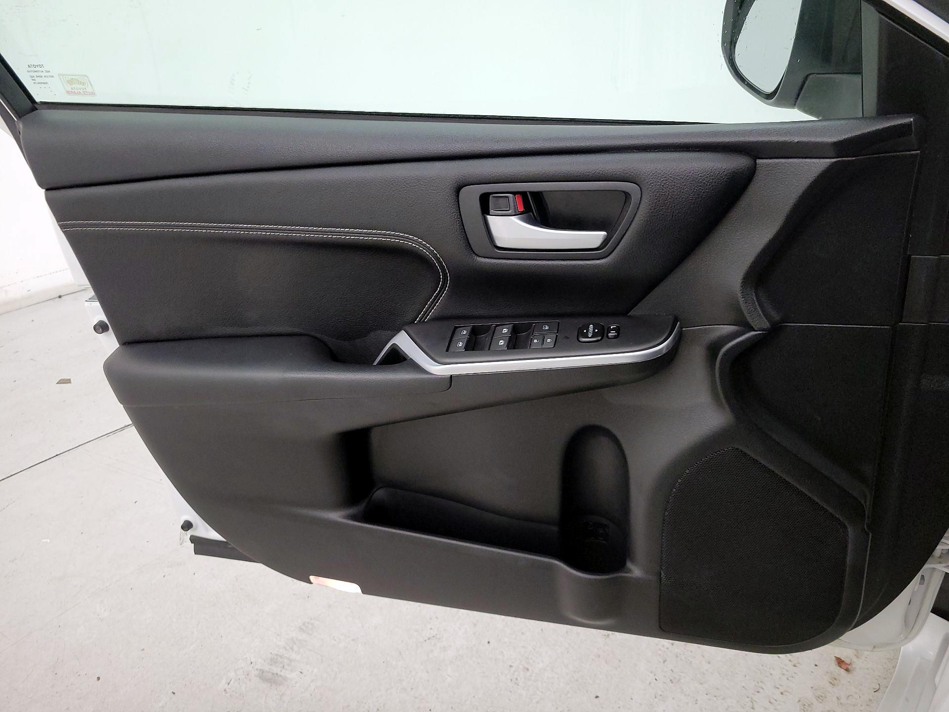 Thumbnail: 2017 Toyota Camry - 12