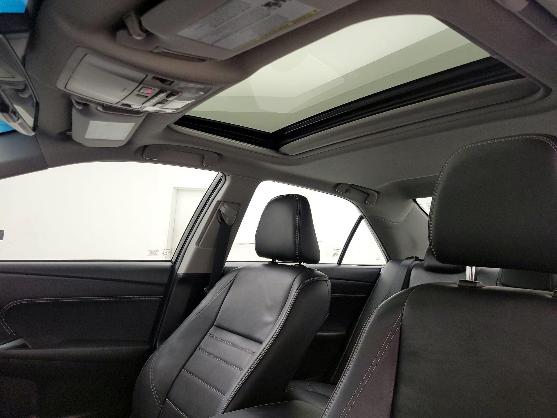 Thumbnail: 2017 Toyota Camry - 19