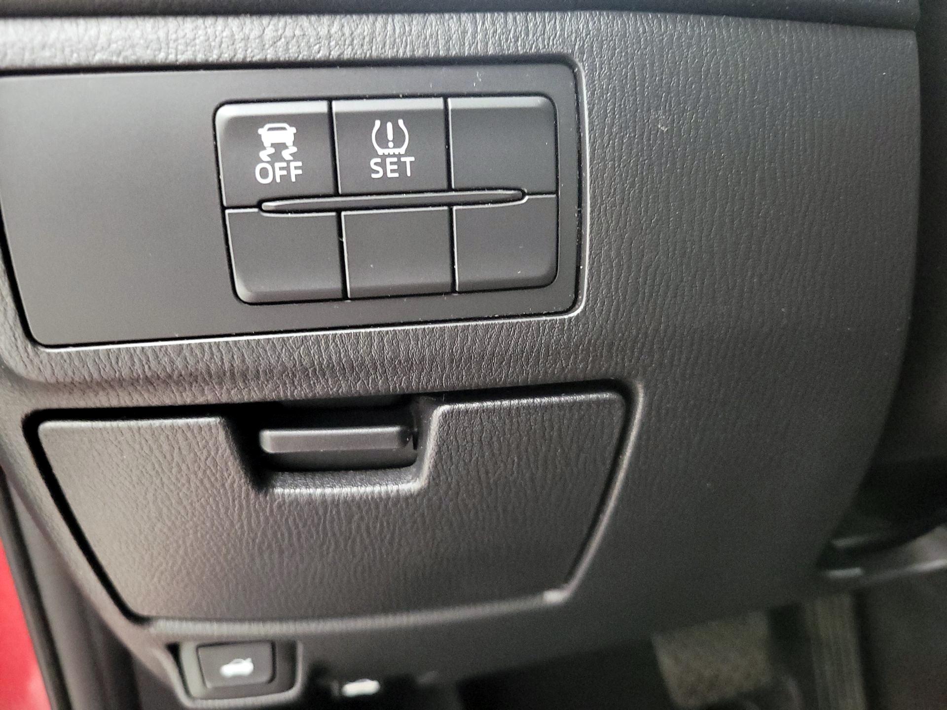 Thumbnail: 2015 Mazda Mazda6 - 13