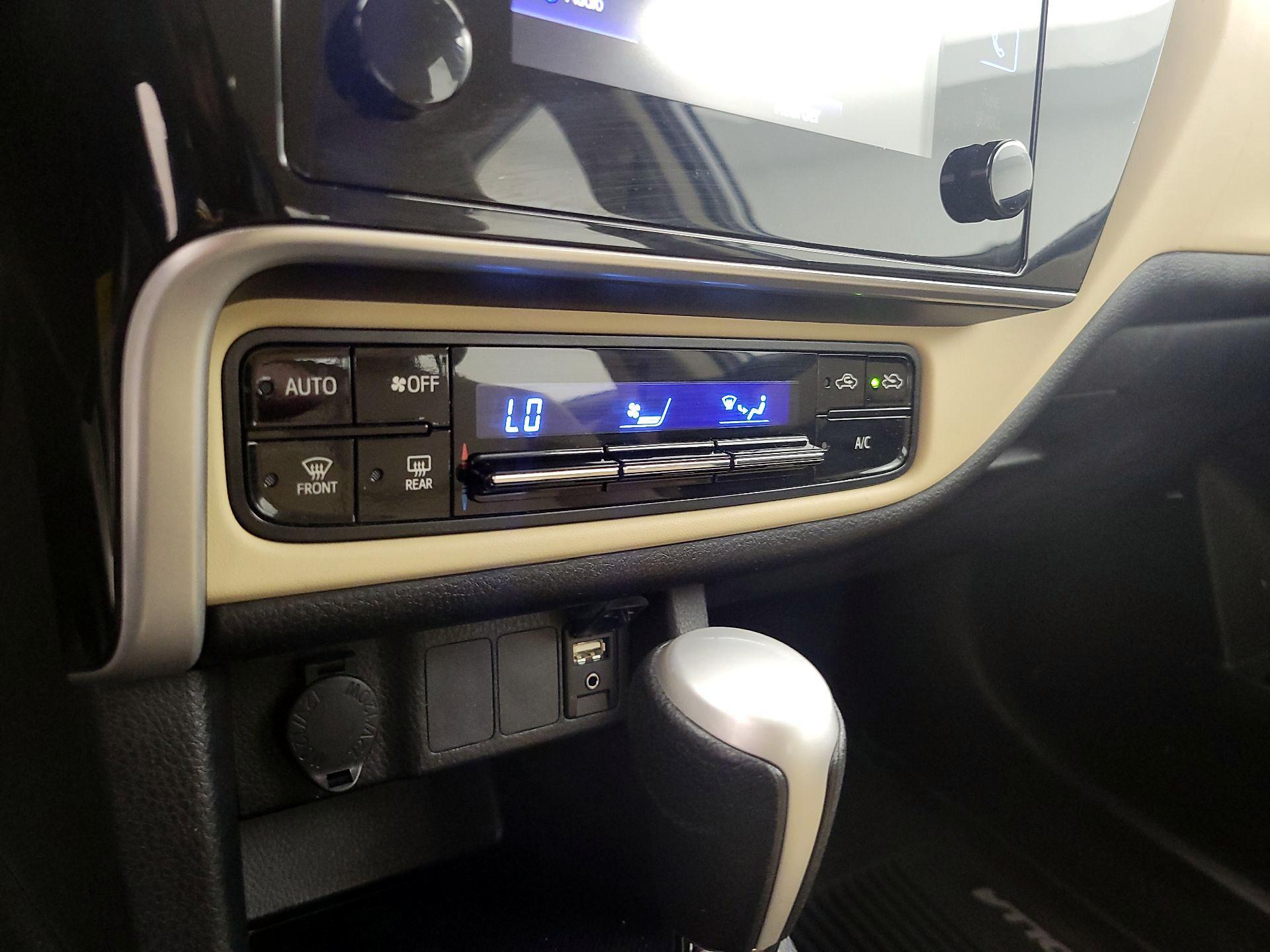 Thumbnail: 2018 Toyota Corolla - 16