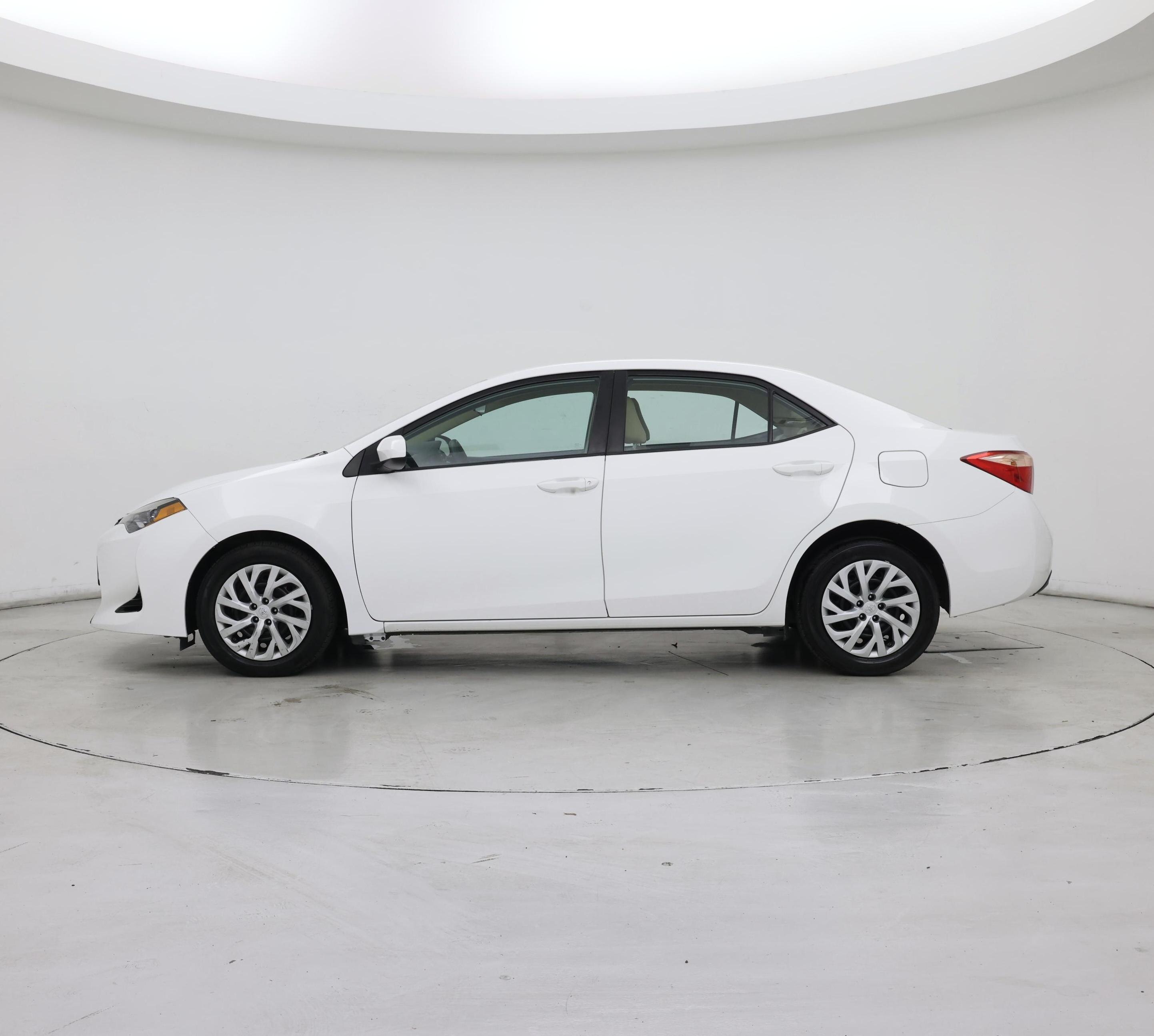 Thumbnail: 2018 Toyota Corolla - 3