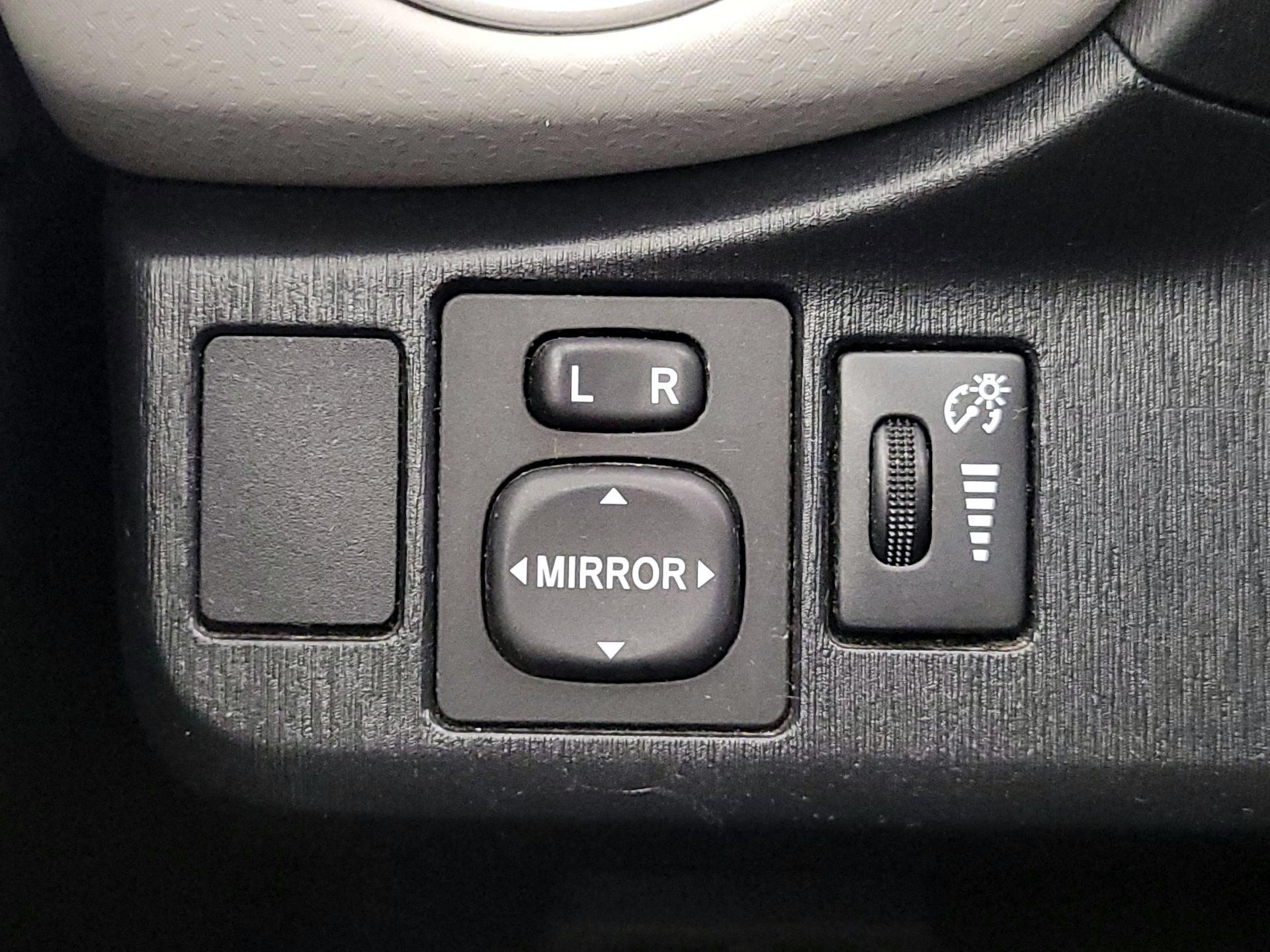 Thumbnail: 2014 Toyota Yaris - 13