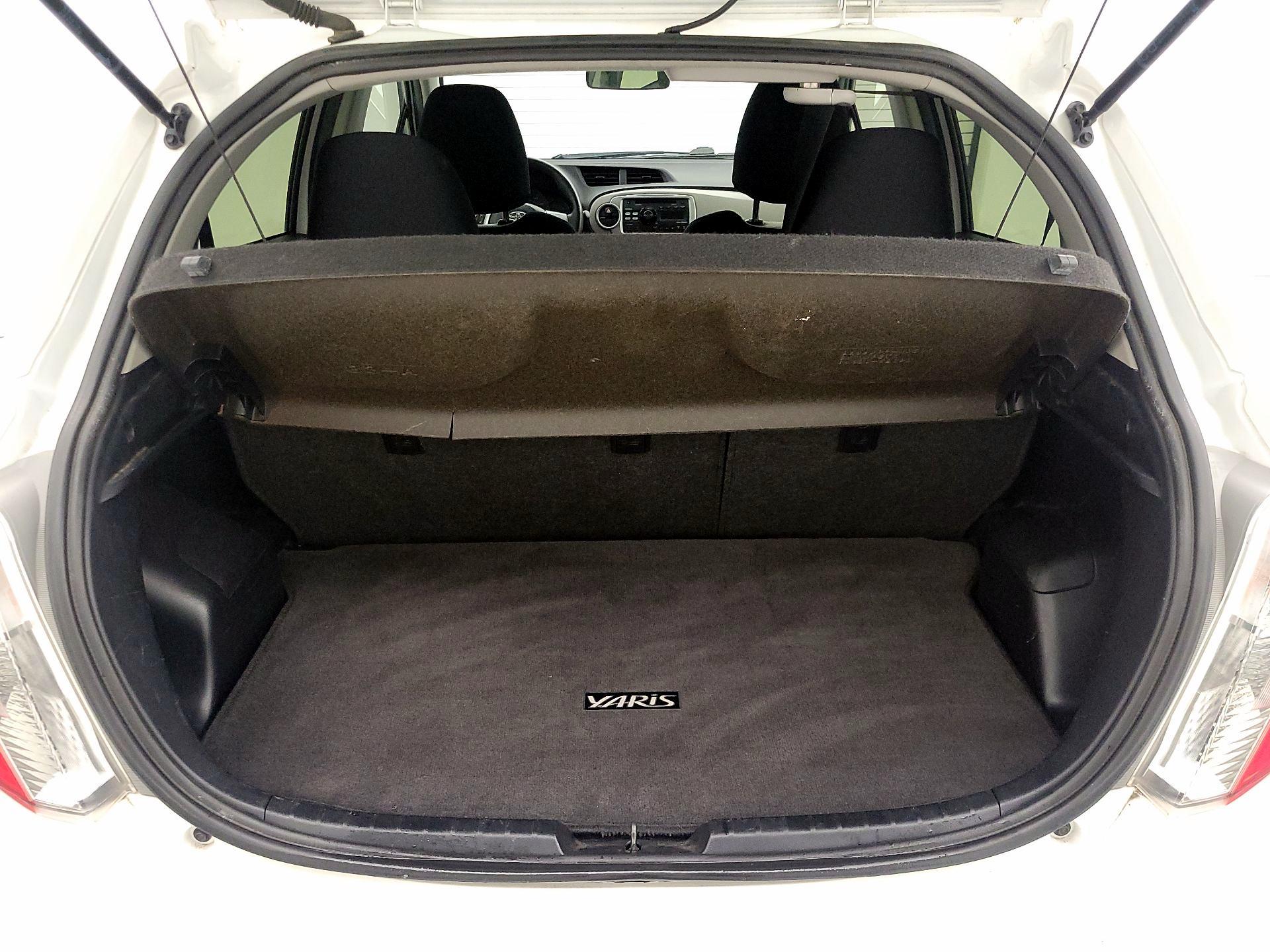 Thumbnail: 2014 Toyota Yaris - 18