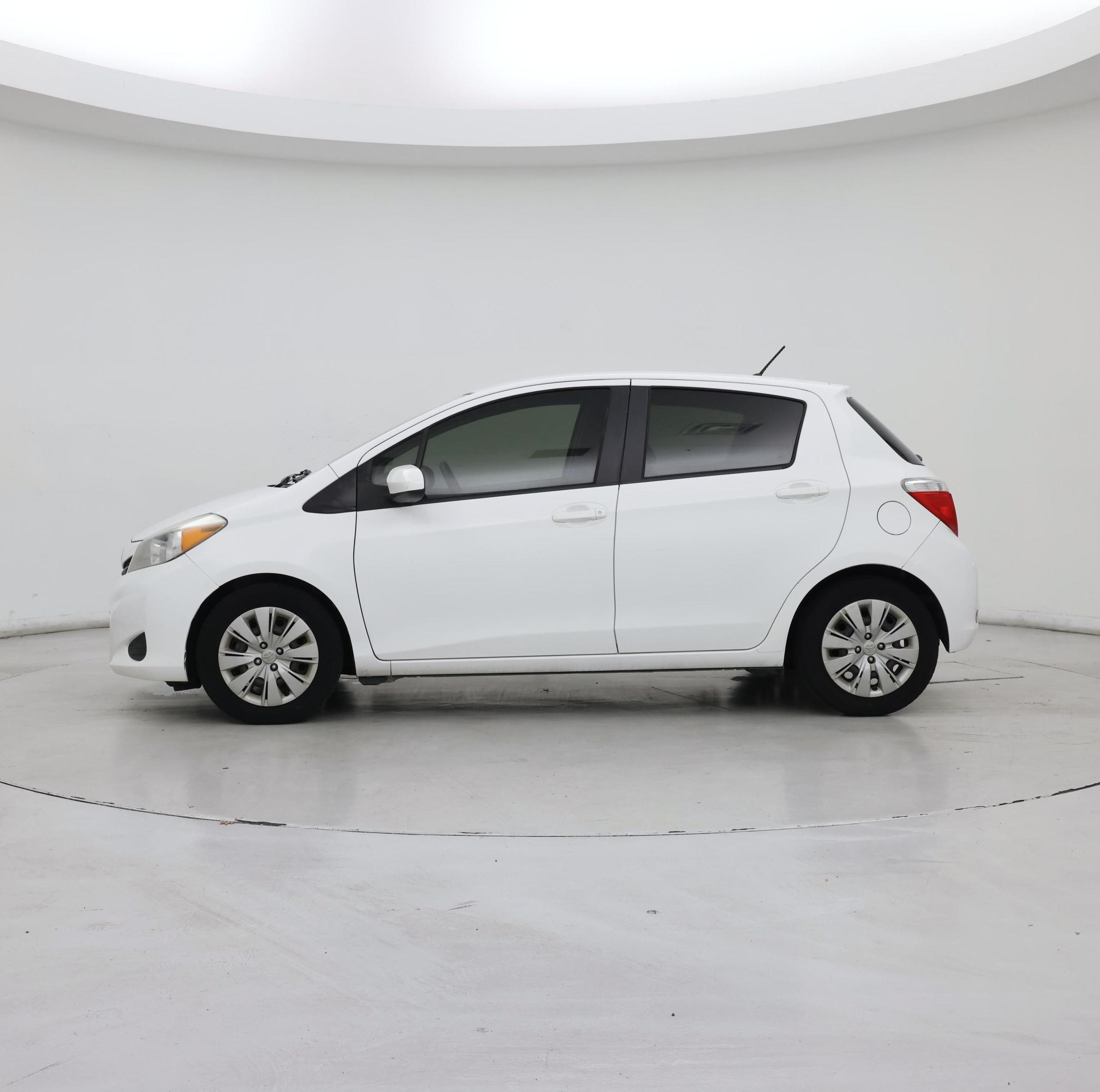 Thumbnail: 2014 Toyota Yaris - 3